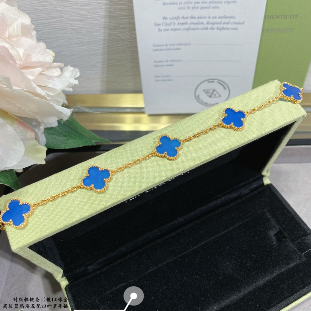 Van Cleef & Arpels Sapphire Blue Agate Five-Flower Four-Leaf Clover Bracelet