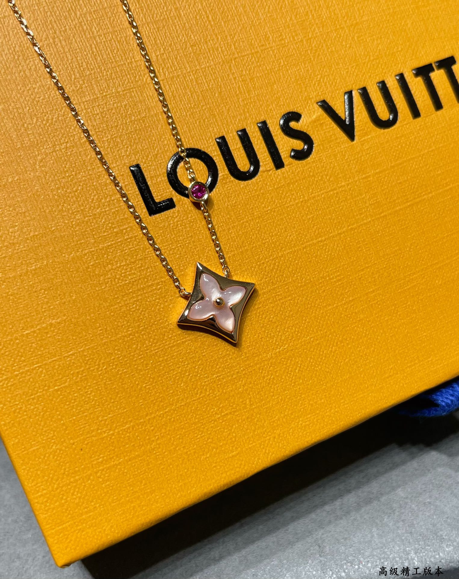 Louis Vuitton Square Pink Diamond pink shell Necklace