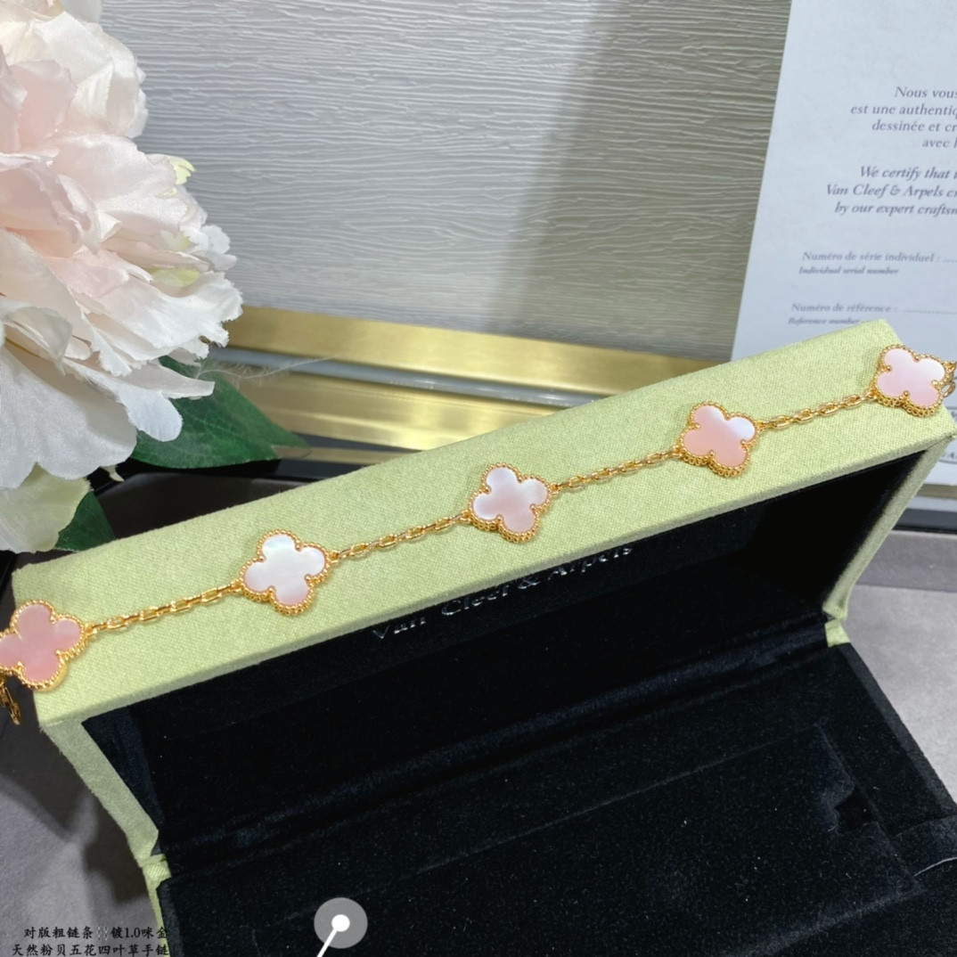 Van Cleef & Arpels natural pink shell five-flower four-leaf clover bracelet