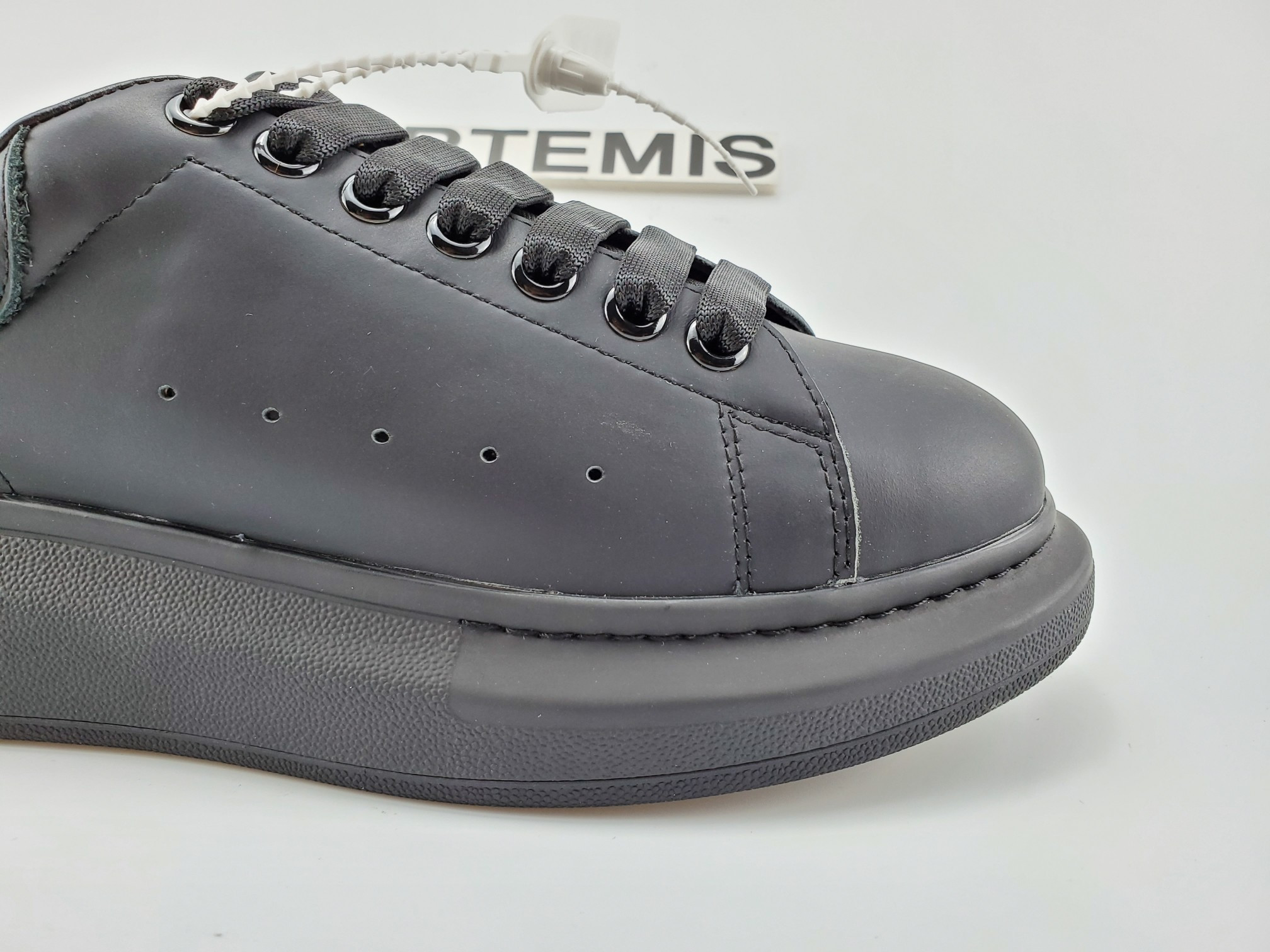 ALEXANDER MCQUEEN Trainers Black