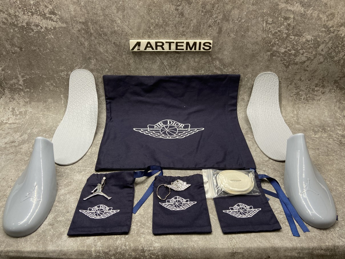 Air Jordan 1 Retro High Dior (Blue Box Version)