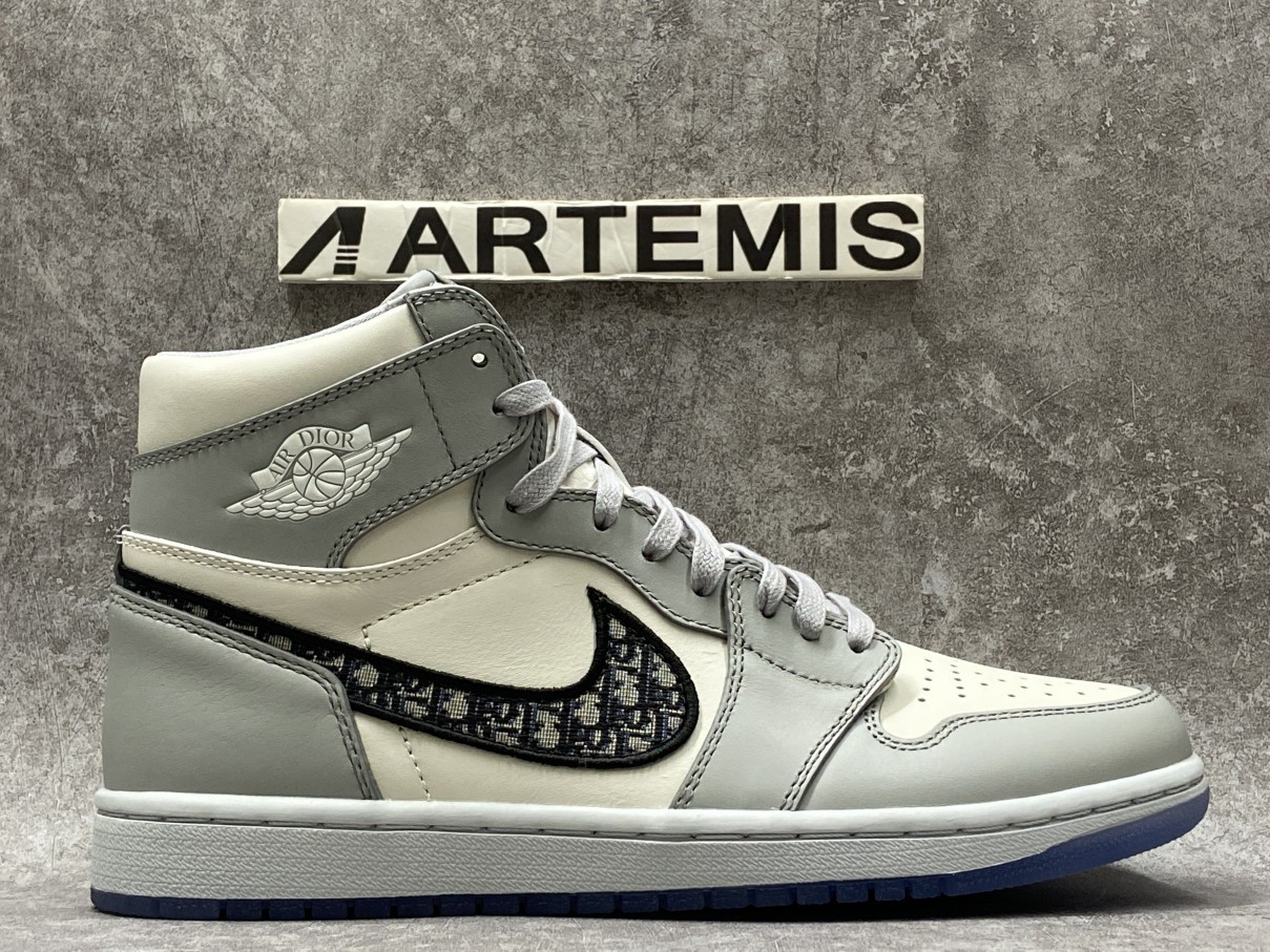 Air Jordan 1 Retro High Dior (Blue Box Version)