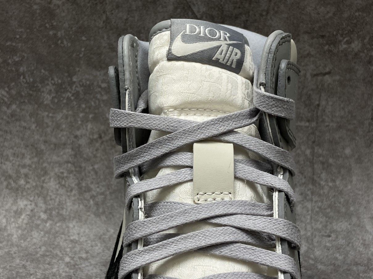 Air Jordan 1 Retro High Dior (Blue Box Version)