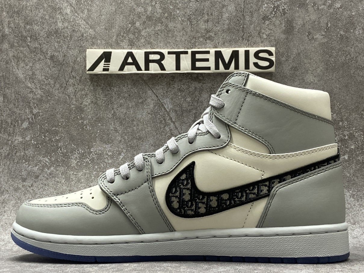 Air Jordan 1 Retro High Dior (Blue Box Version)