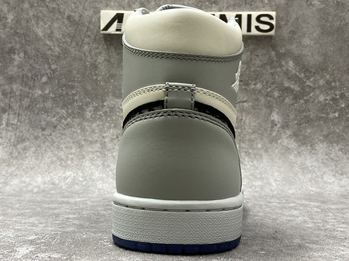 Air Jordan 1 Retro High Dior (Blue Box Version)