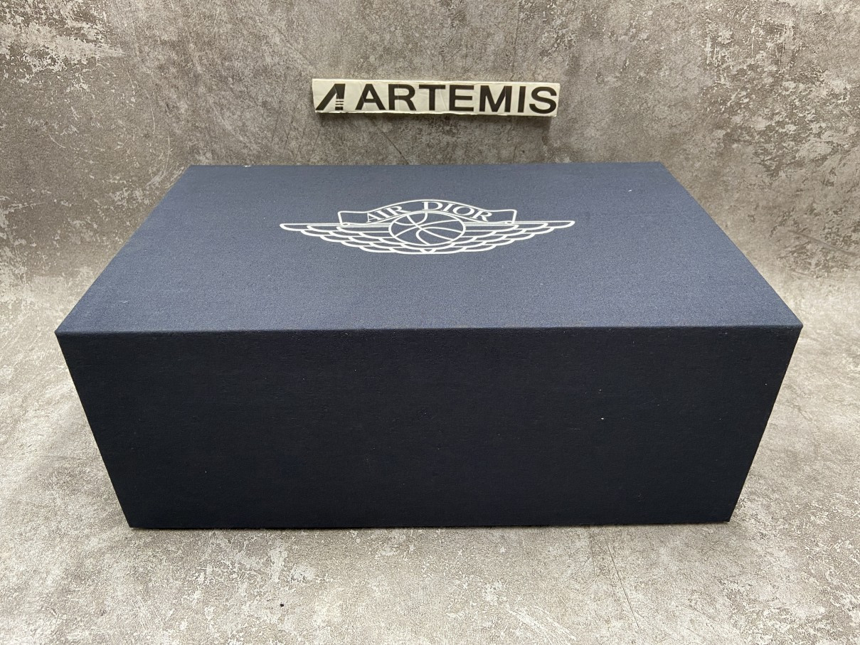 Air Jordan 1 Retro Low Dior (Blue Box Version)