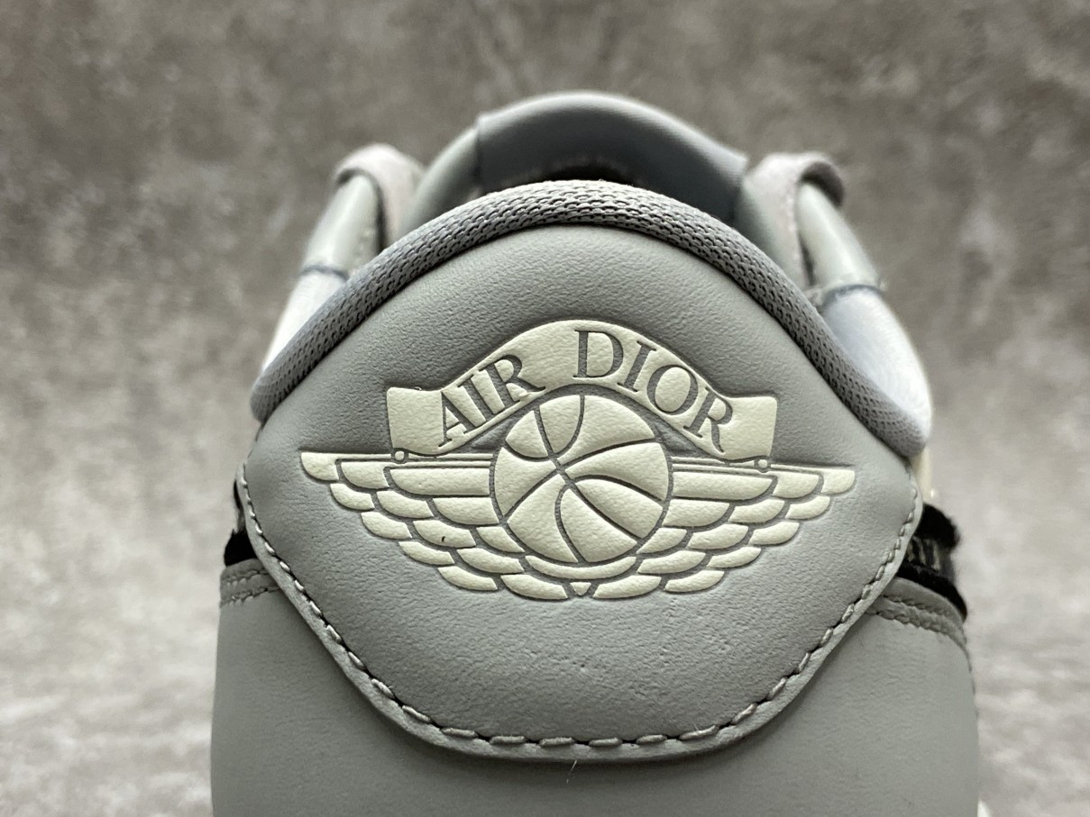 Air Jordan 1 Retro Low Dior (Blue Box Version)