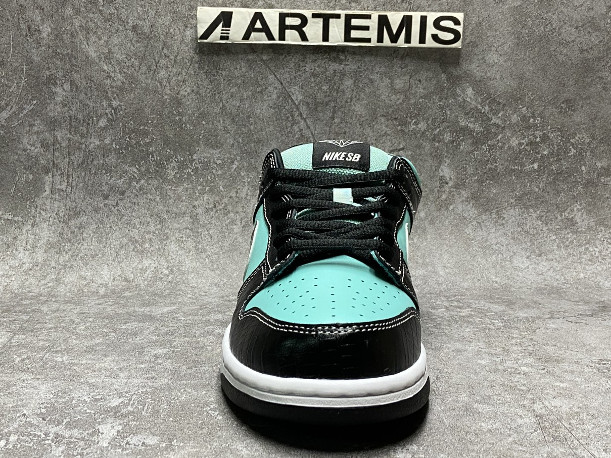 Nike Dunk SB Low Diamond Supply Co. Tiffany