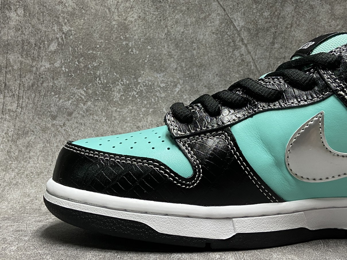 Nike Dunk SB Low Diamond Supply Co. Tiffany