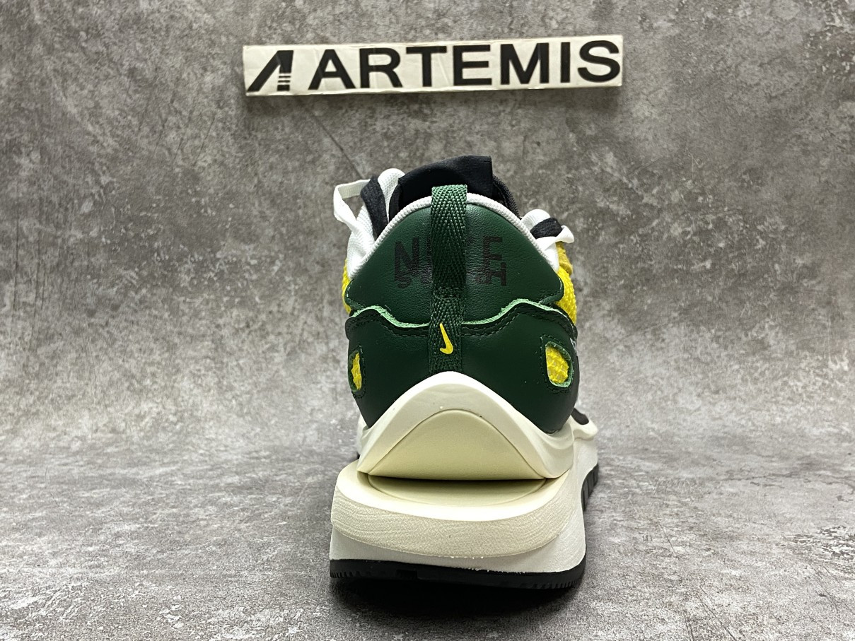 Nike Vaporwaffle Sacai Tour Yellow Stadium Green