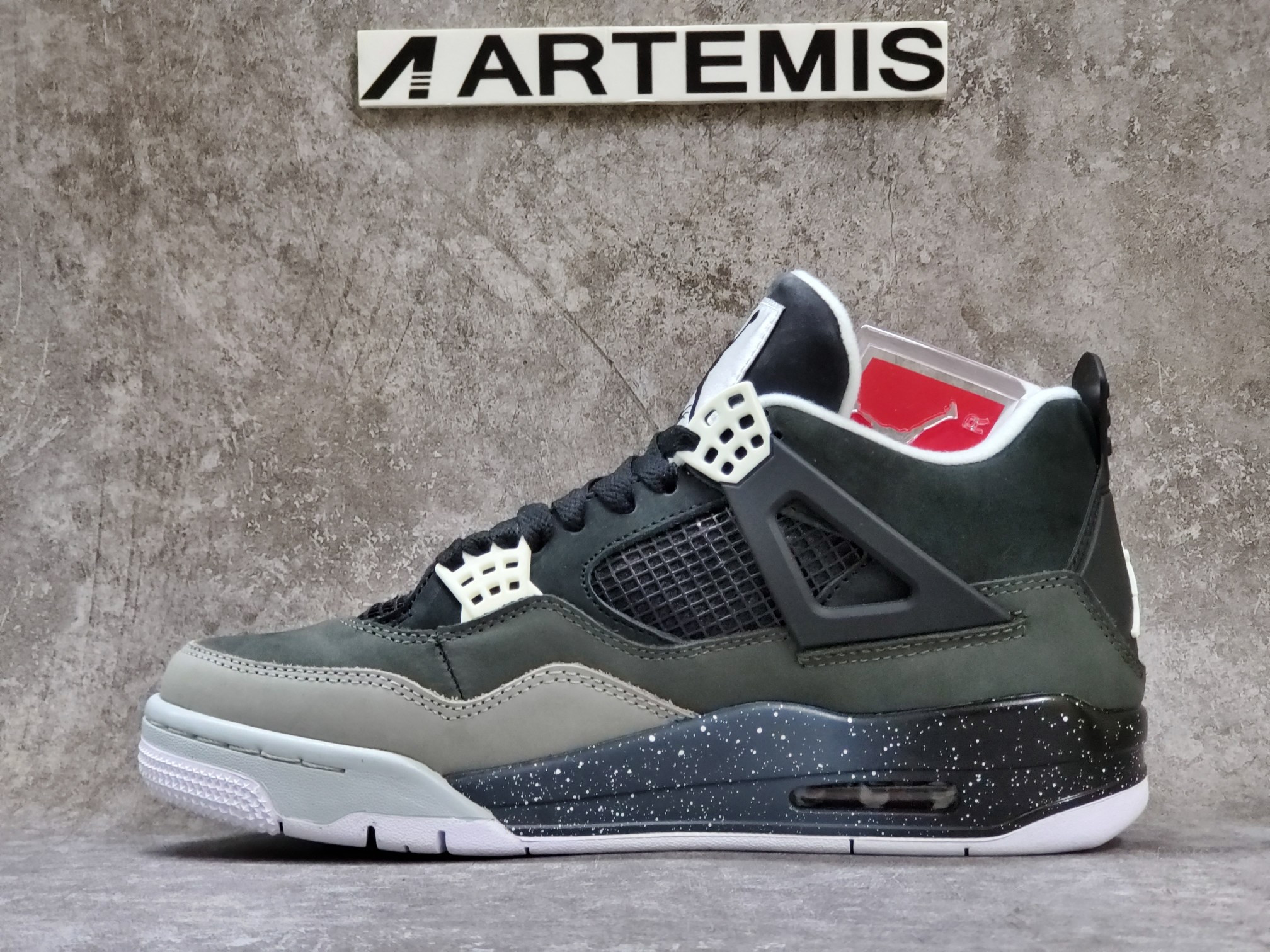Air Jordan 4 Retro