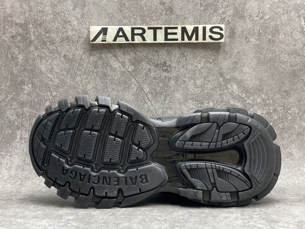 Balenciga Track Clear Sole in Black