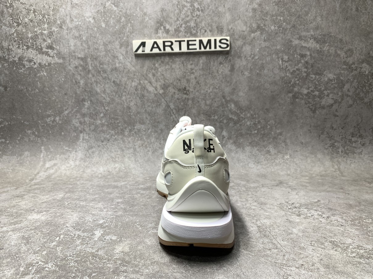 Nike Vaporwaffle Sacai Sail Gum