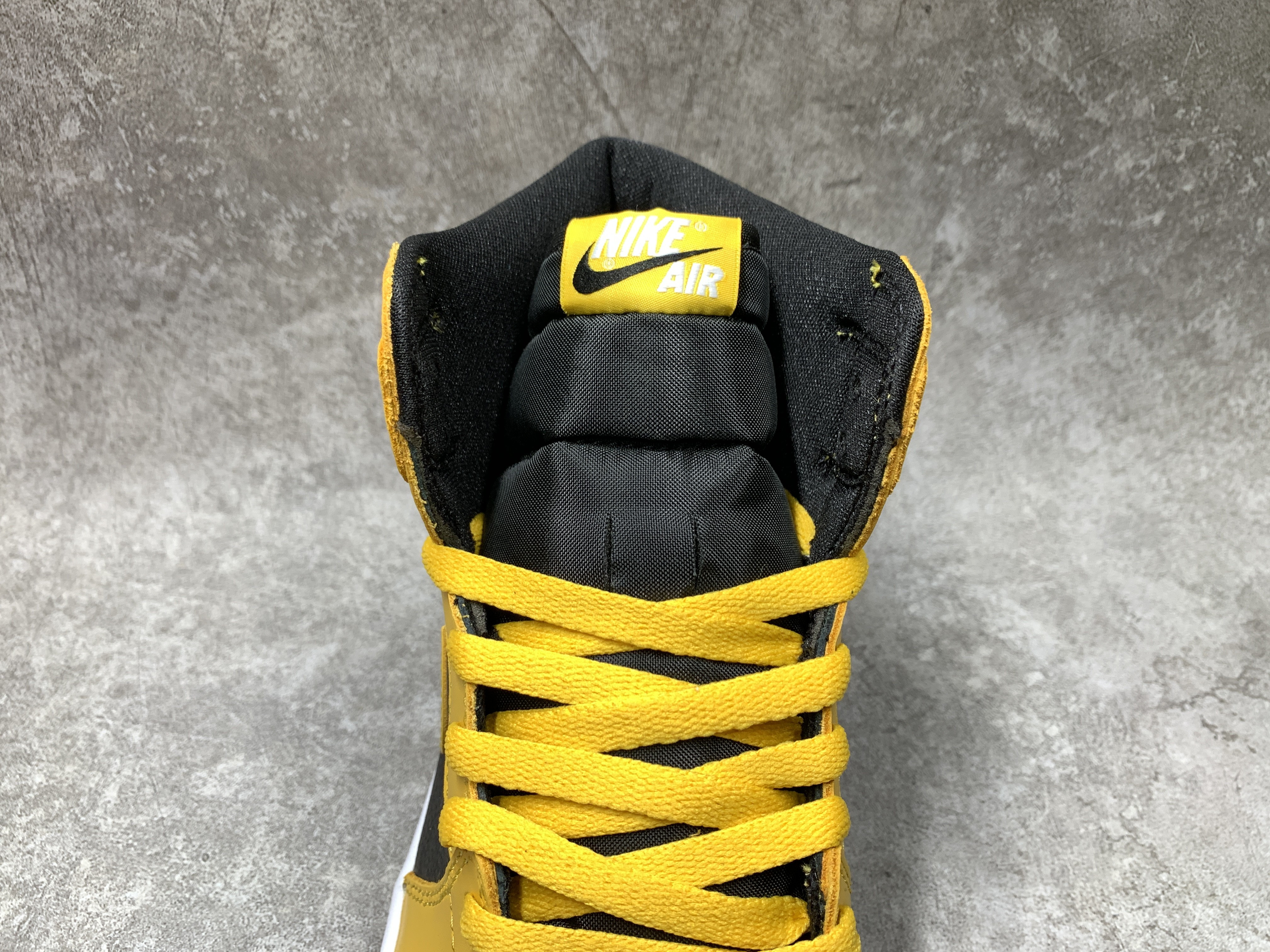 Air Jordan 1 High Retro OG Pollen