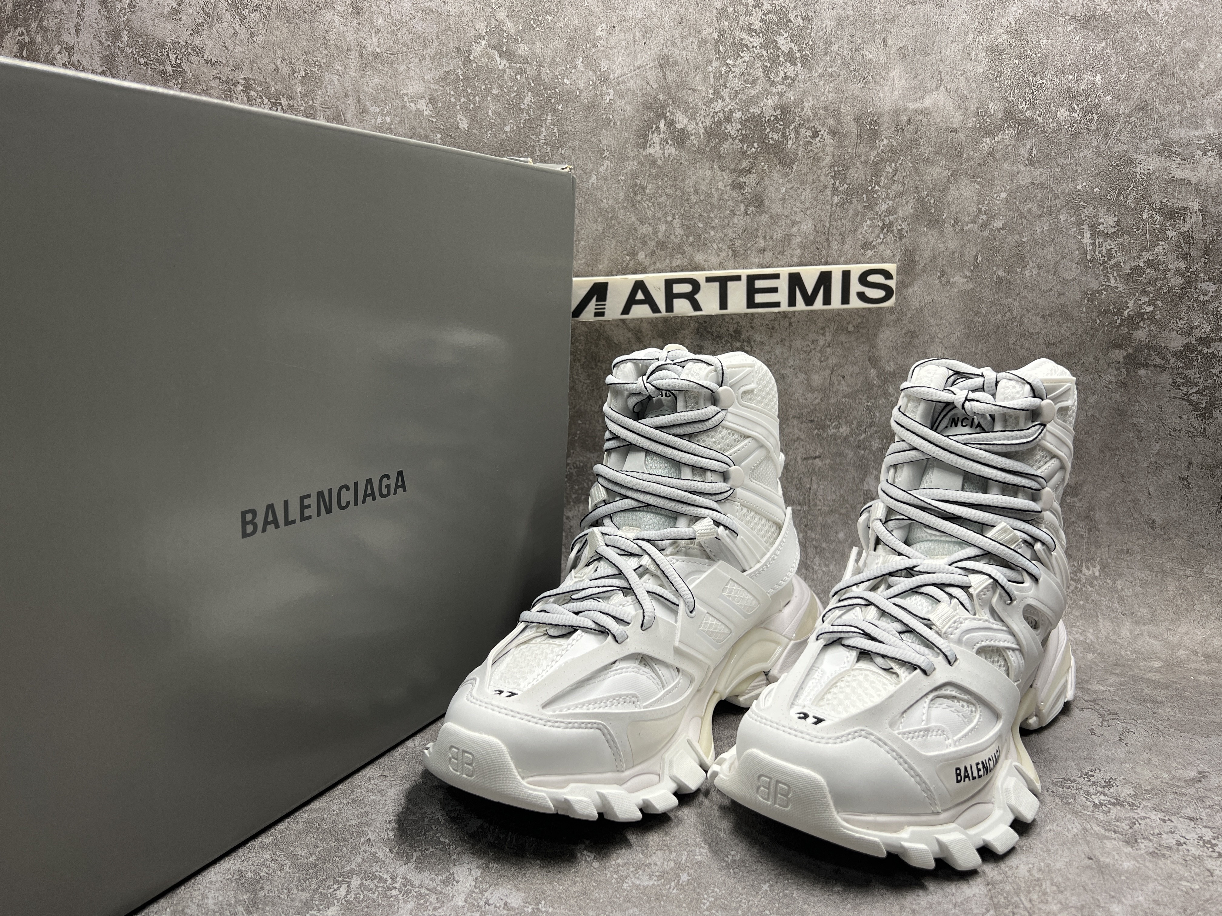 Balenciga Track Hike White