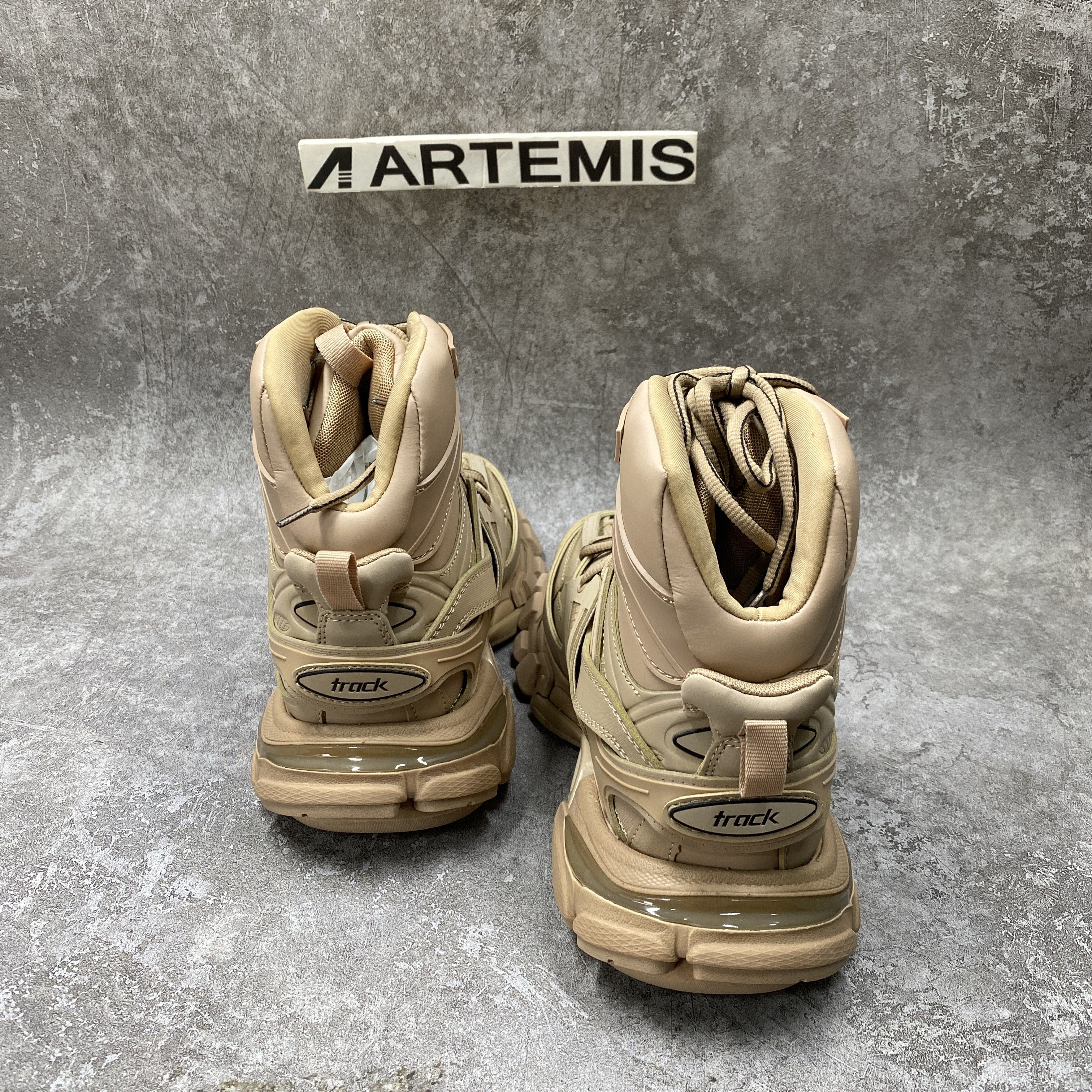 Balenciga Track Hike Beige