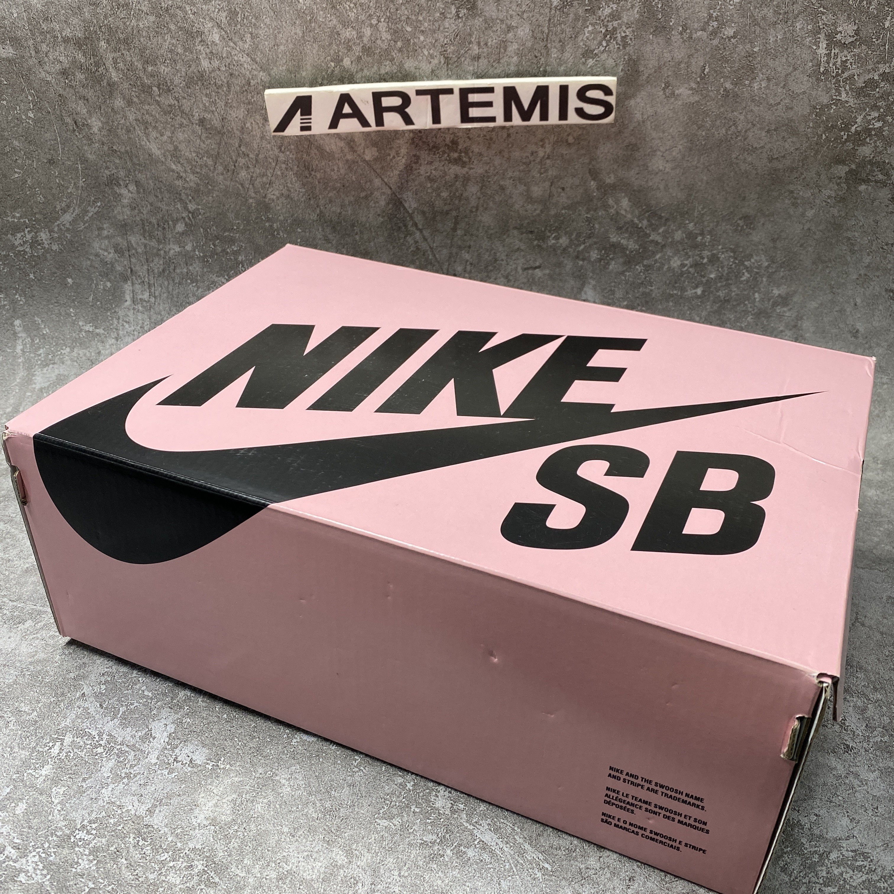 Nike SB Dunk Low Diamond Supply Co White Diamond