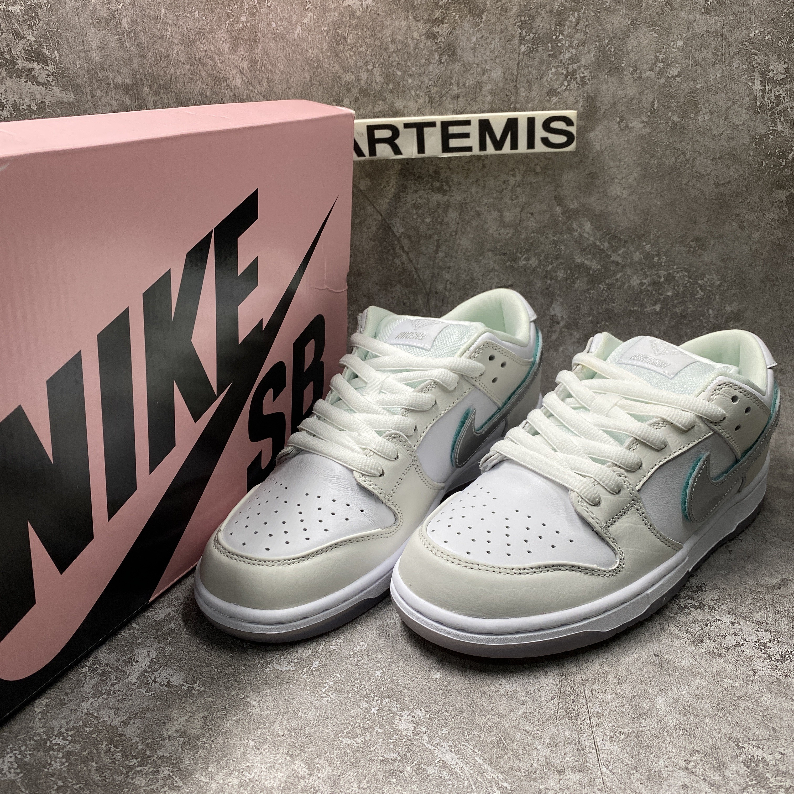 Nike SB Dunk Low Diamond Supply Co White Diamond