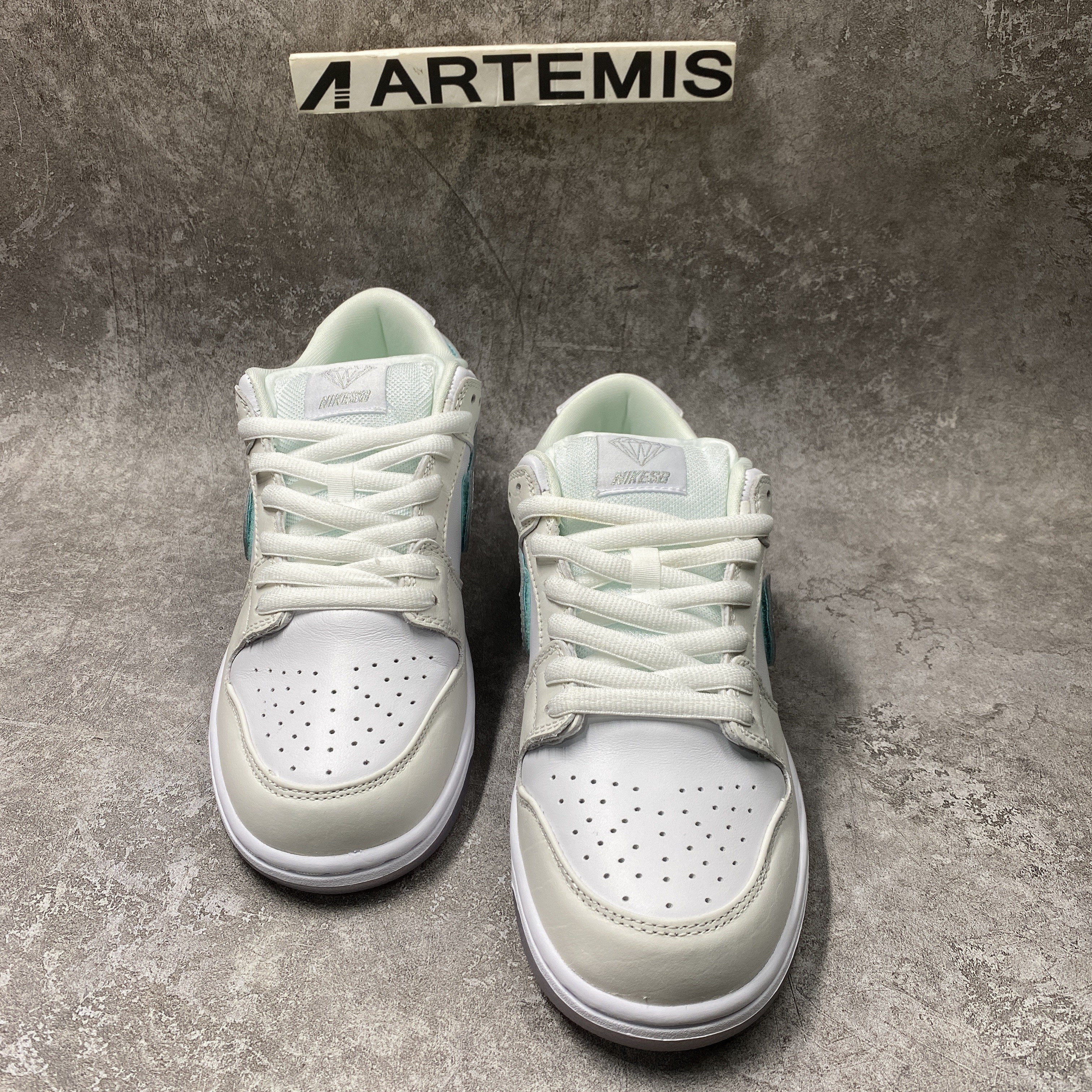 Nike SB Dunk Low Diamond Supply Co White Diamond