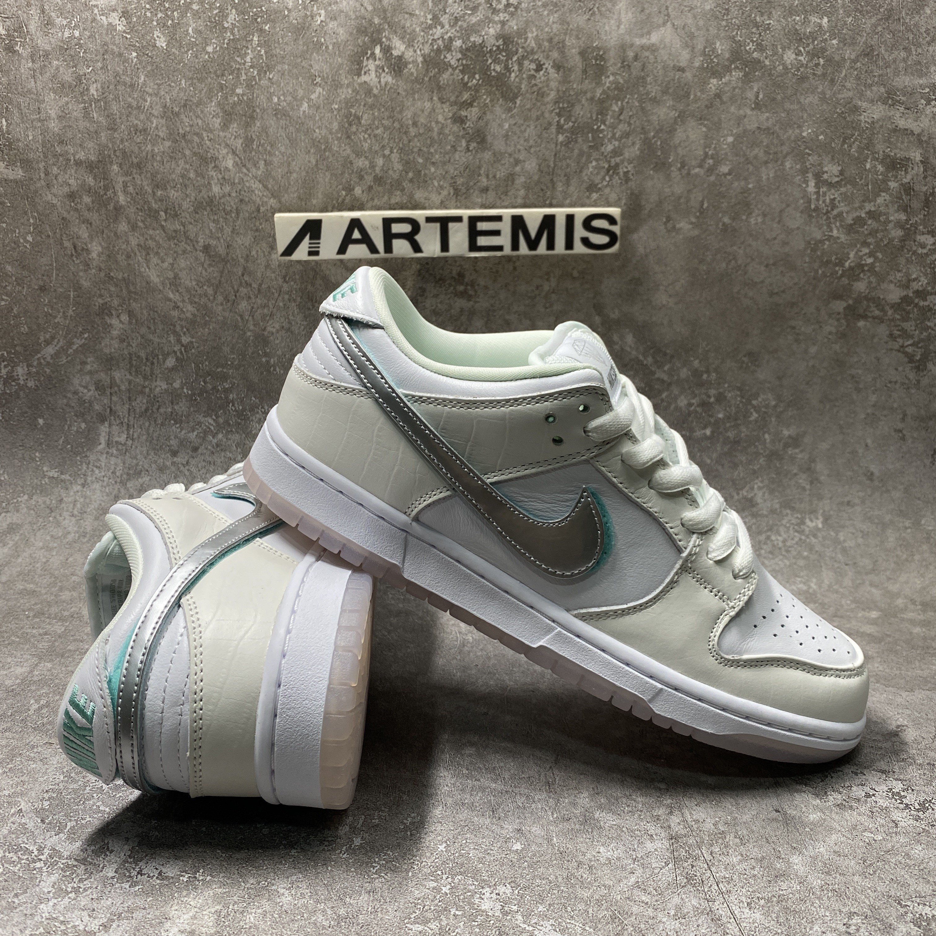 Nike SB Dunk Low Diamond Supply Co White Diamond