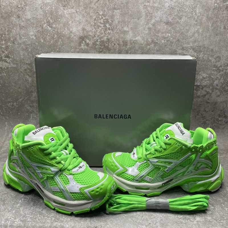 Balenciga Runner Sneaker in Green
