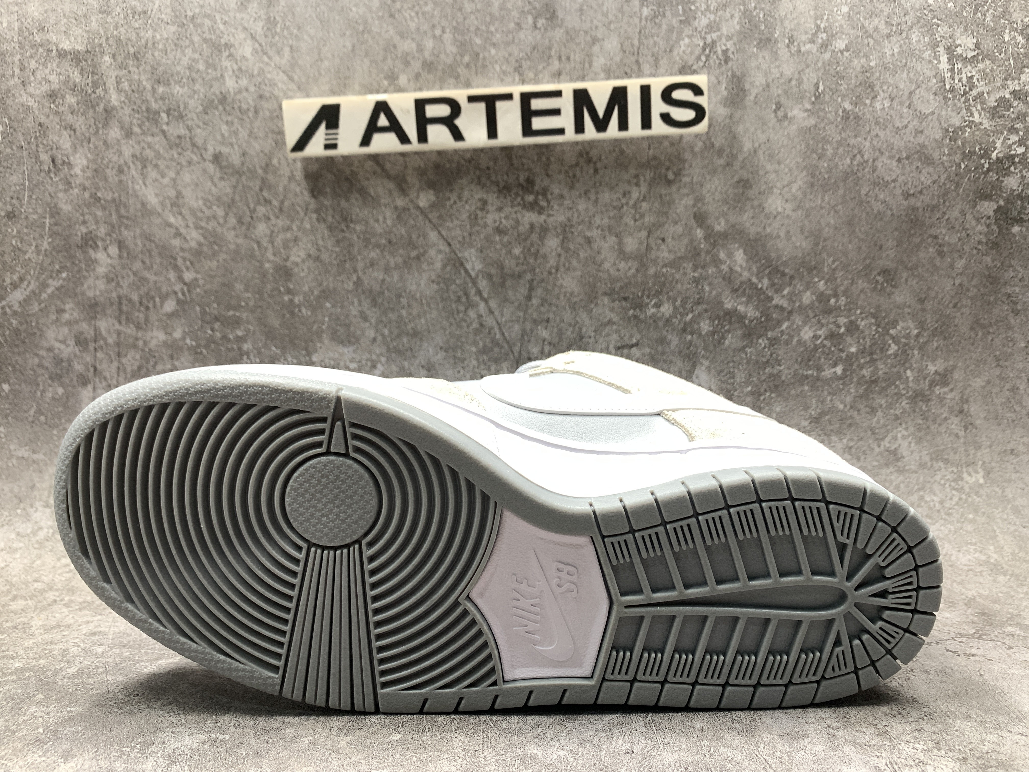 Nike SB Dunk Low Summit White Wolf Grey