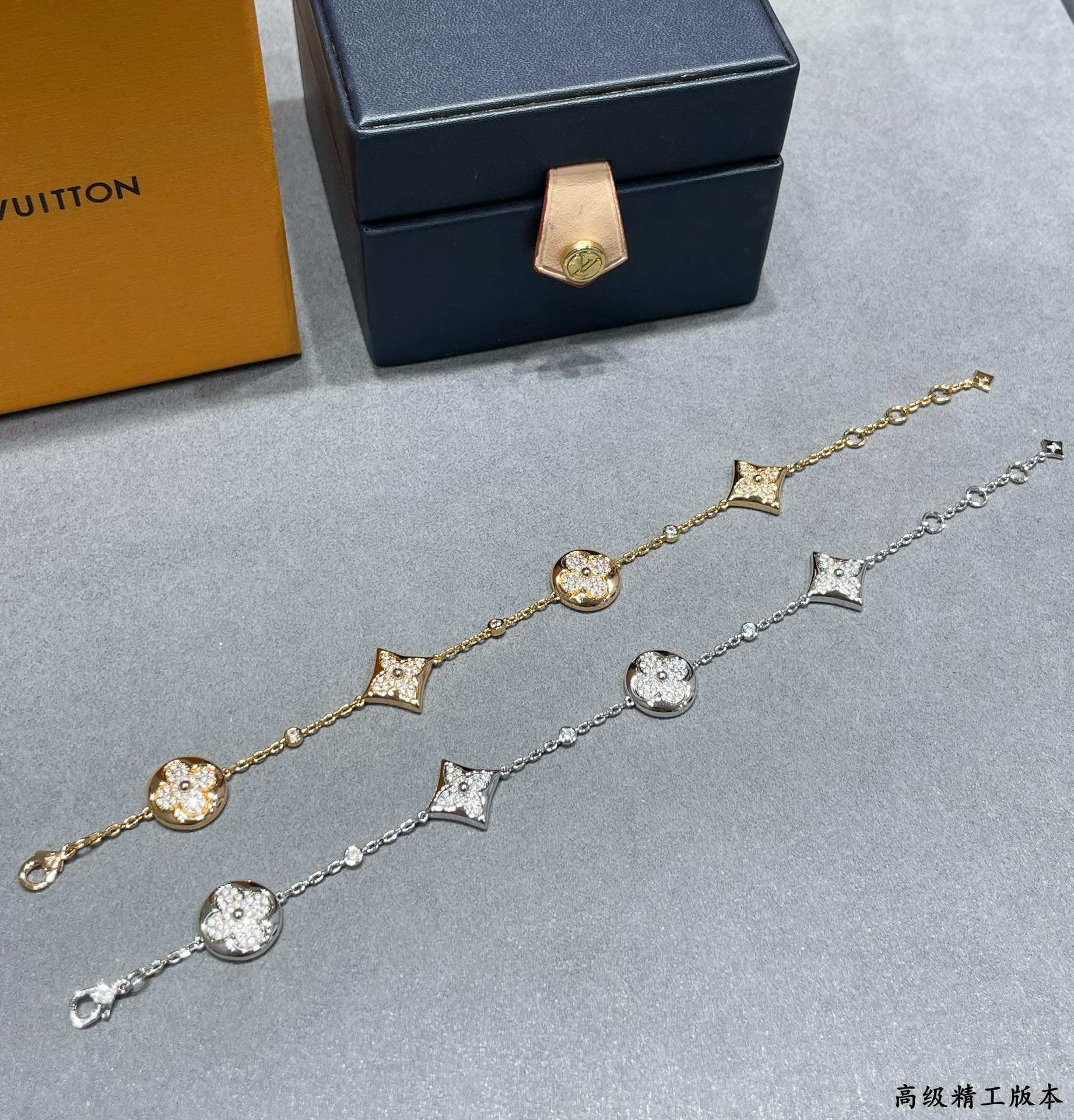 Louis Vuitton Large Four-Flower Full Diamond Bracelet