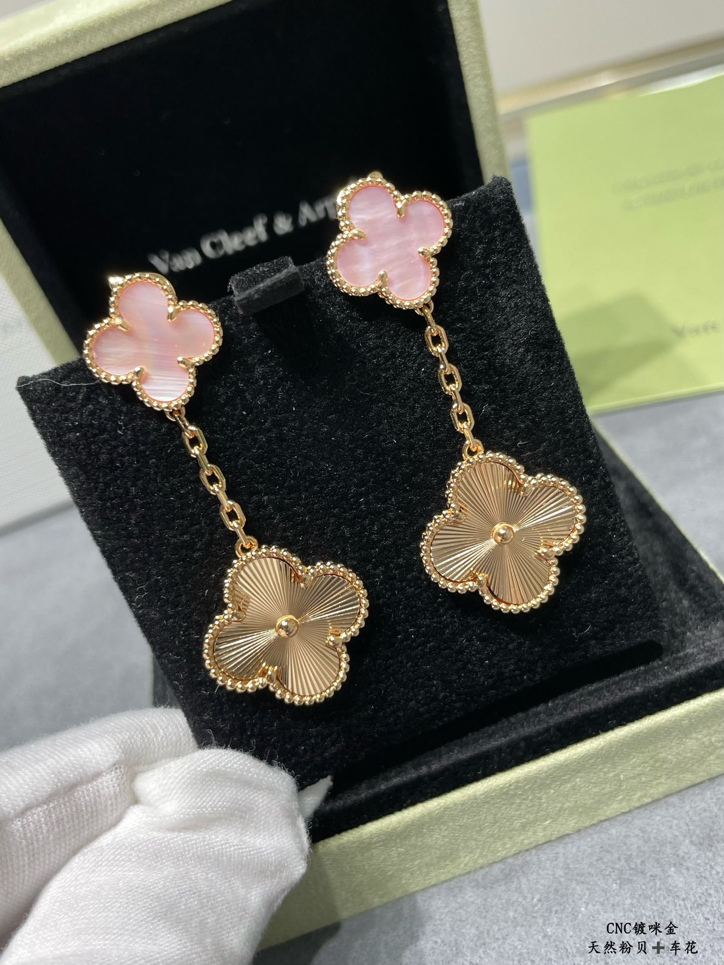 Van Cleef & Arpels Two flower four leaf clover Earrings(No refund or exchange)