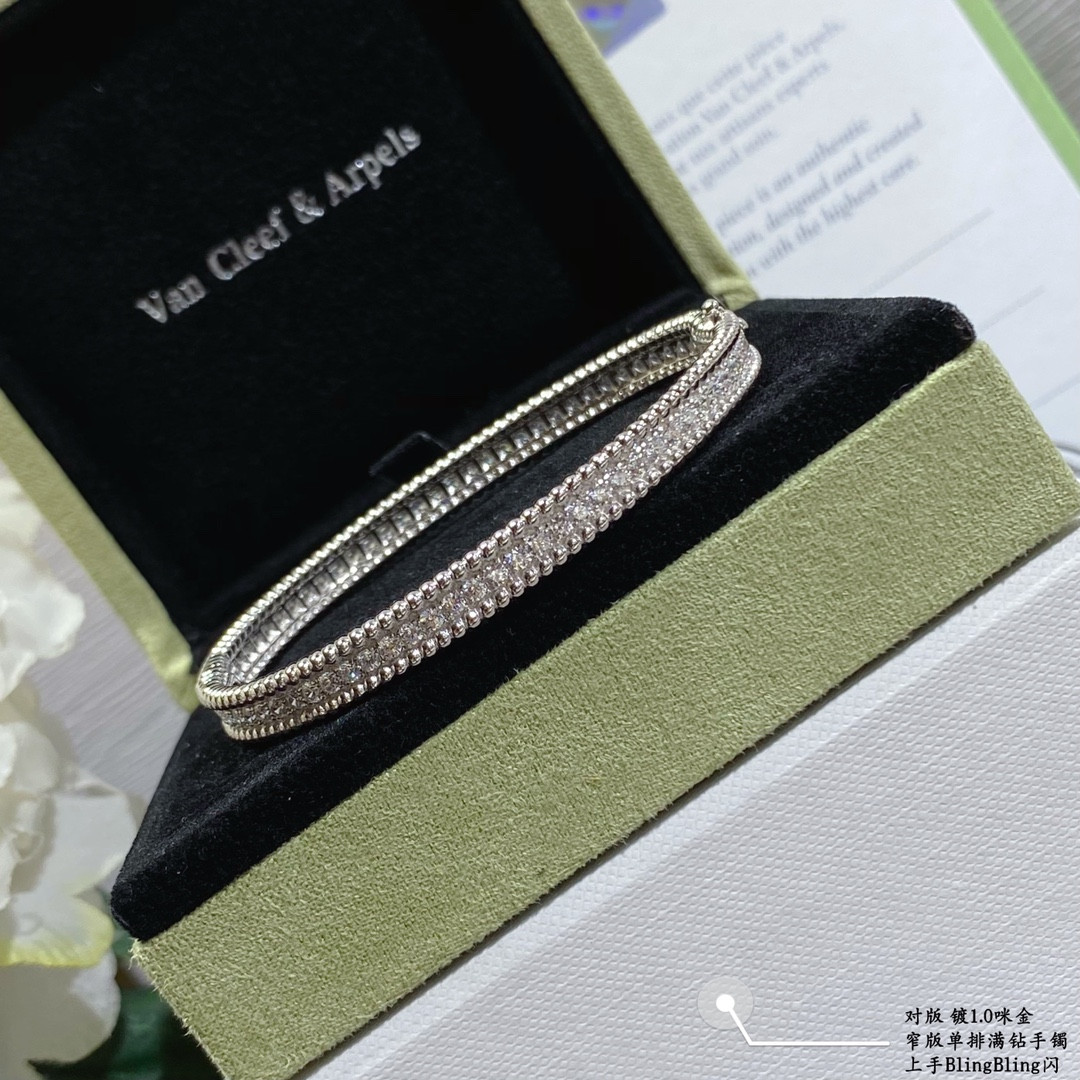 Van Cleef & Arpels narrow single row full diamond bracelet