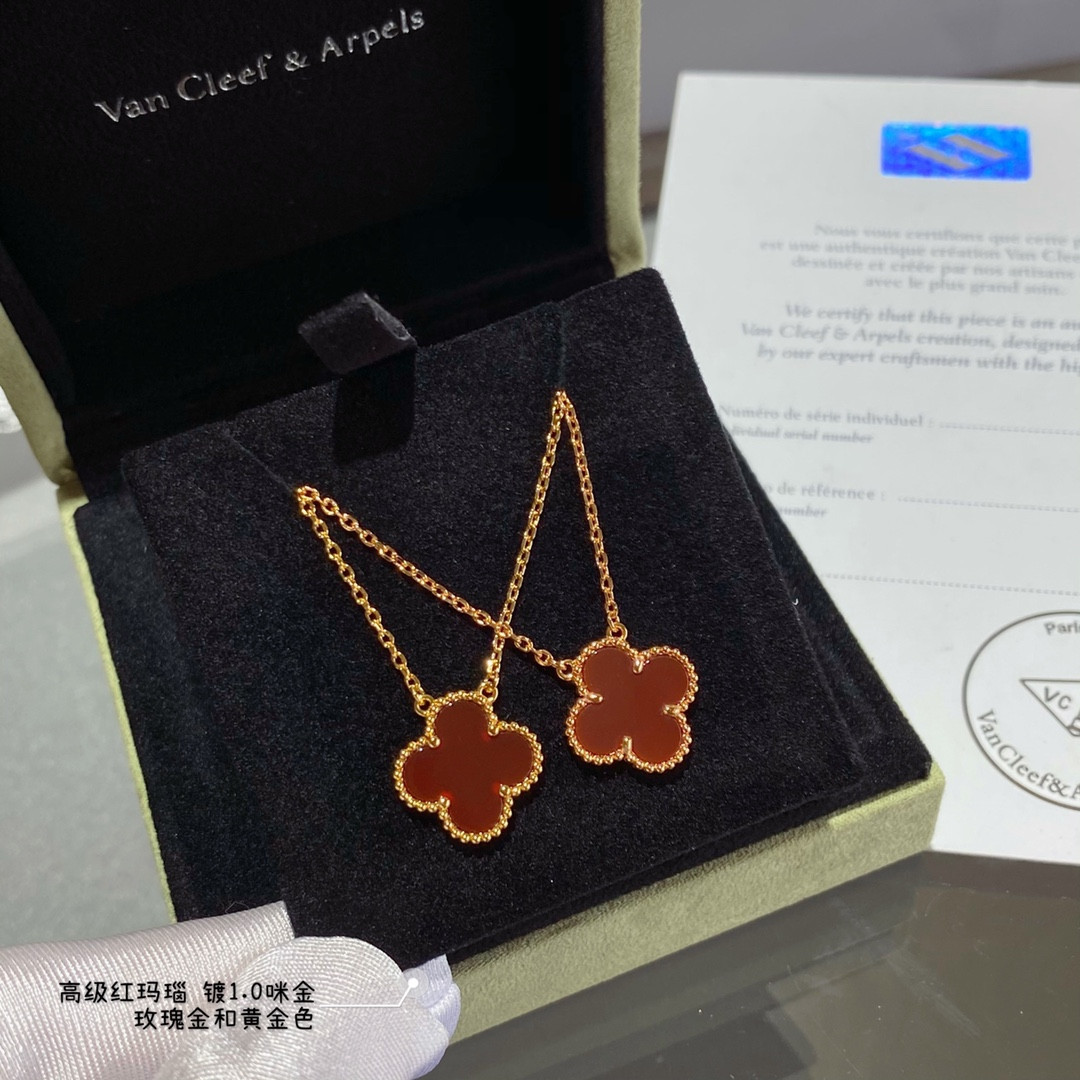 Van Cleef & Arpels Medium Classic Four Leaf Clover Necklace Diameter approx 1.5cm,Chain length approx 40+5cm