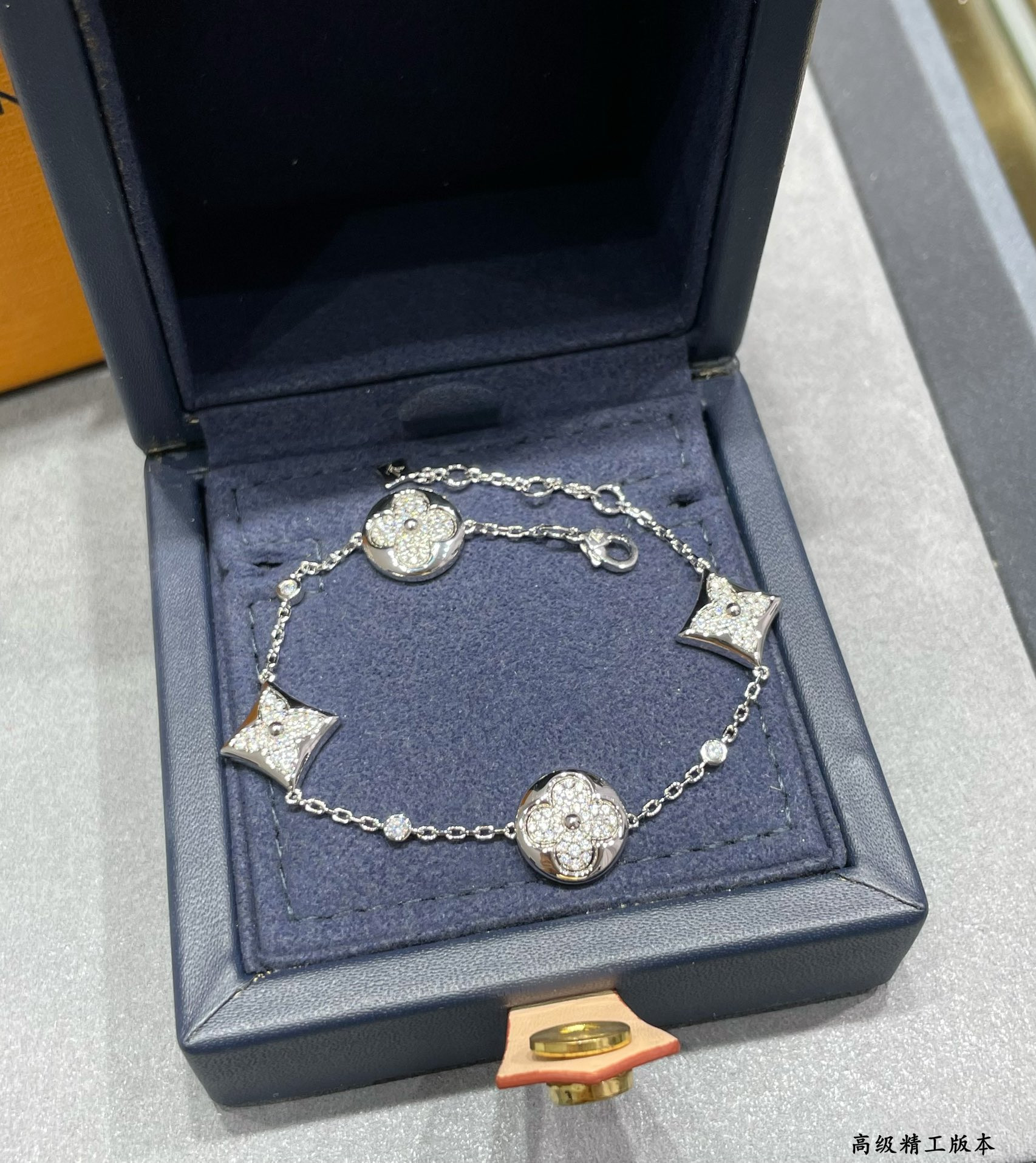 Louis Vuitton Large Four-Flower Full Diamond Bracelet