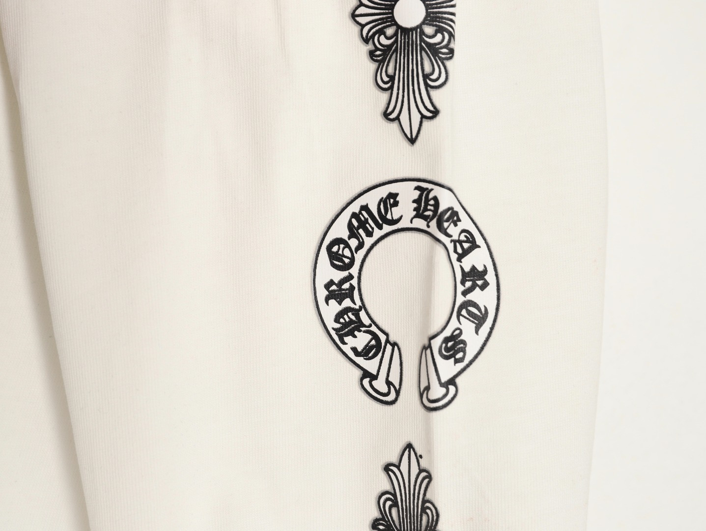 Ch*0me He**ts long-sleeved t-shirt