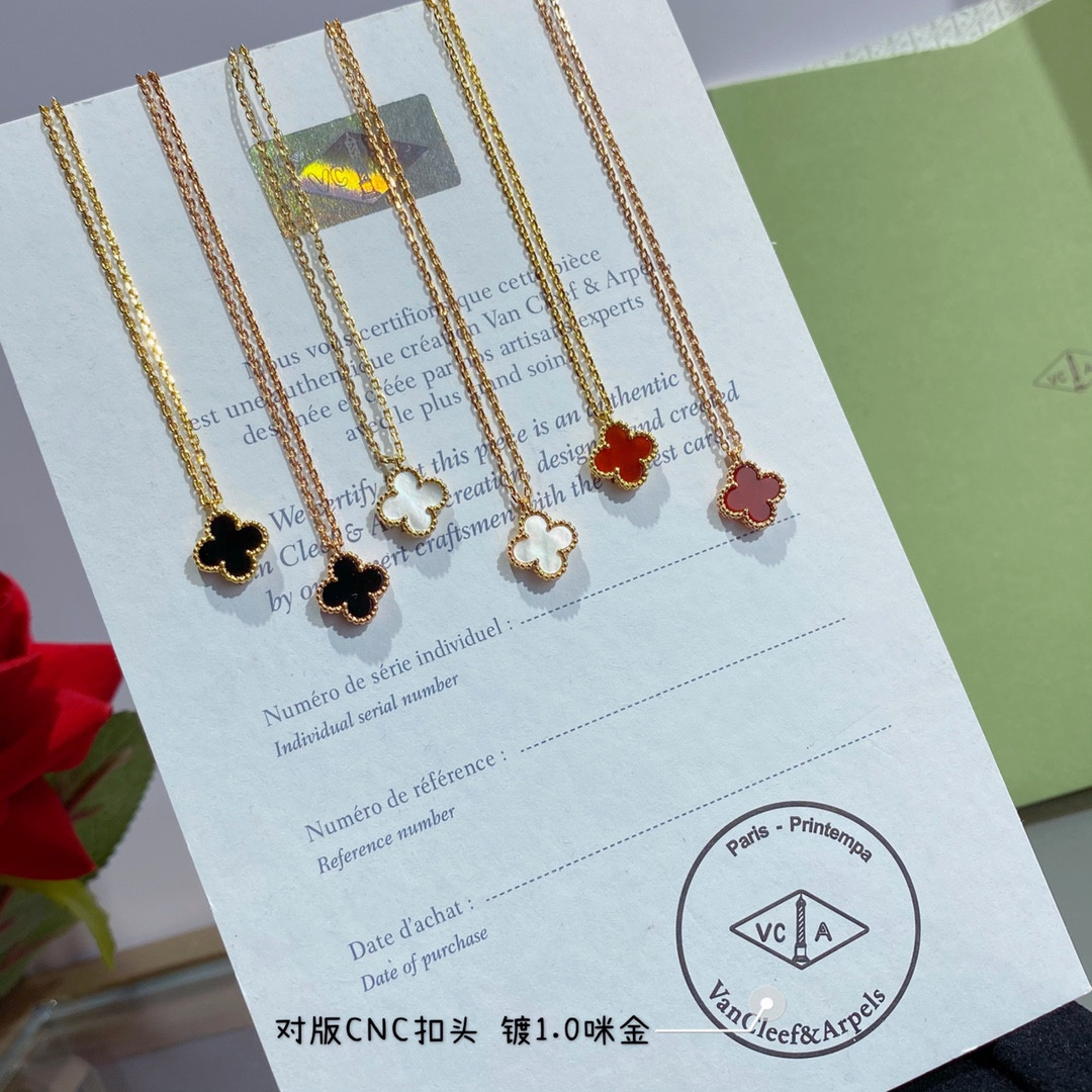 Van Cleef & Arpels Mini Four-Leaf Clover Necklace Diameter approx 1.0cm, Chain length approx 40+5cm