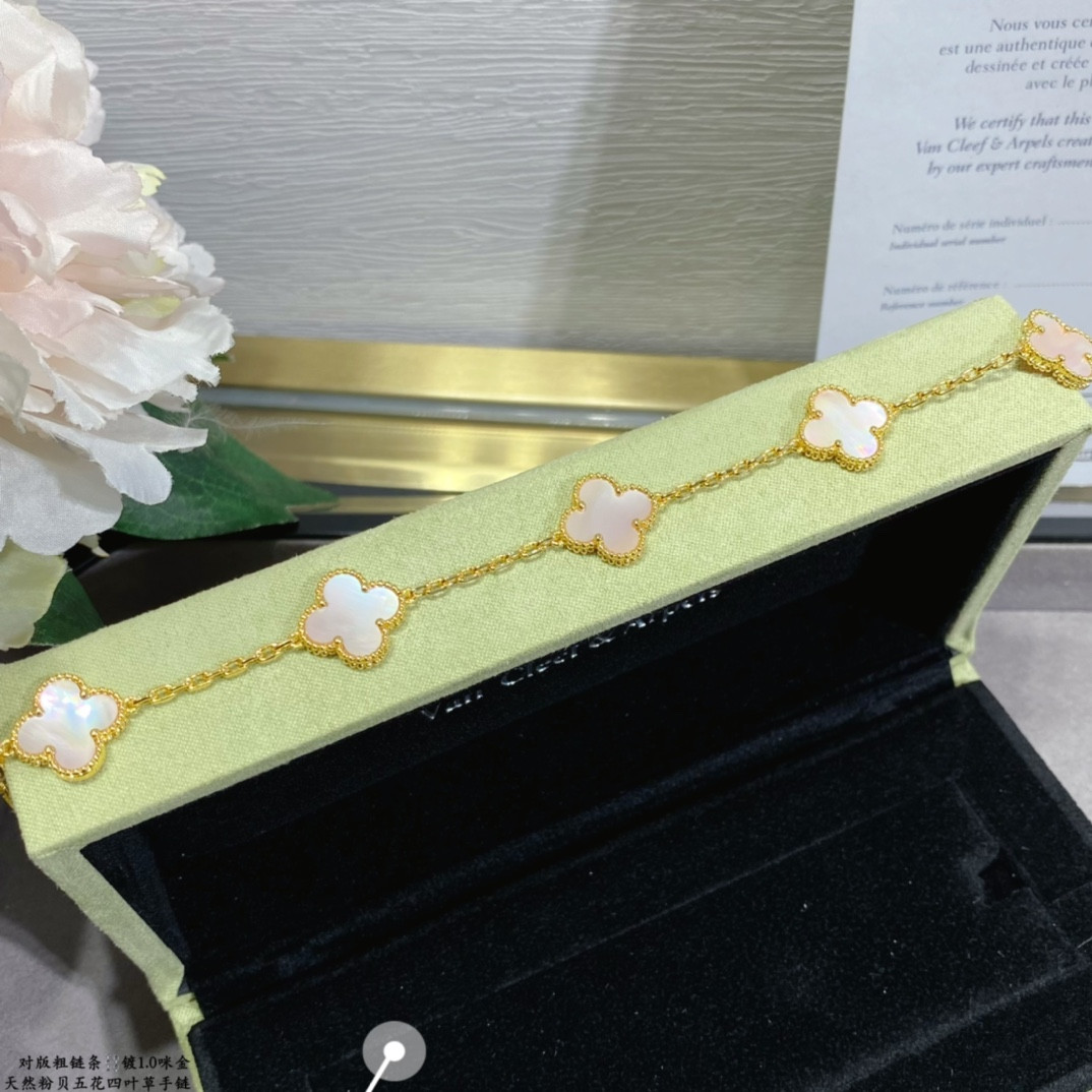 Van Cleef & Arpels natural pink shell five-flower four-leaf clover bracelet