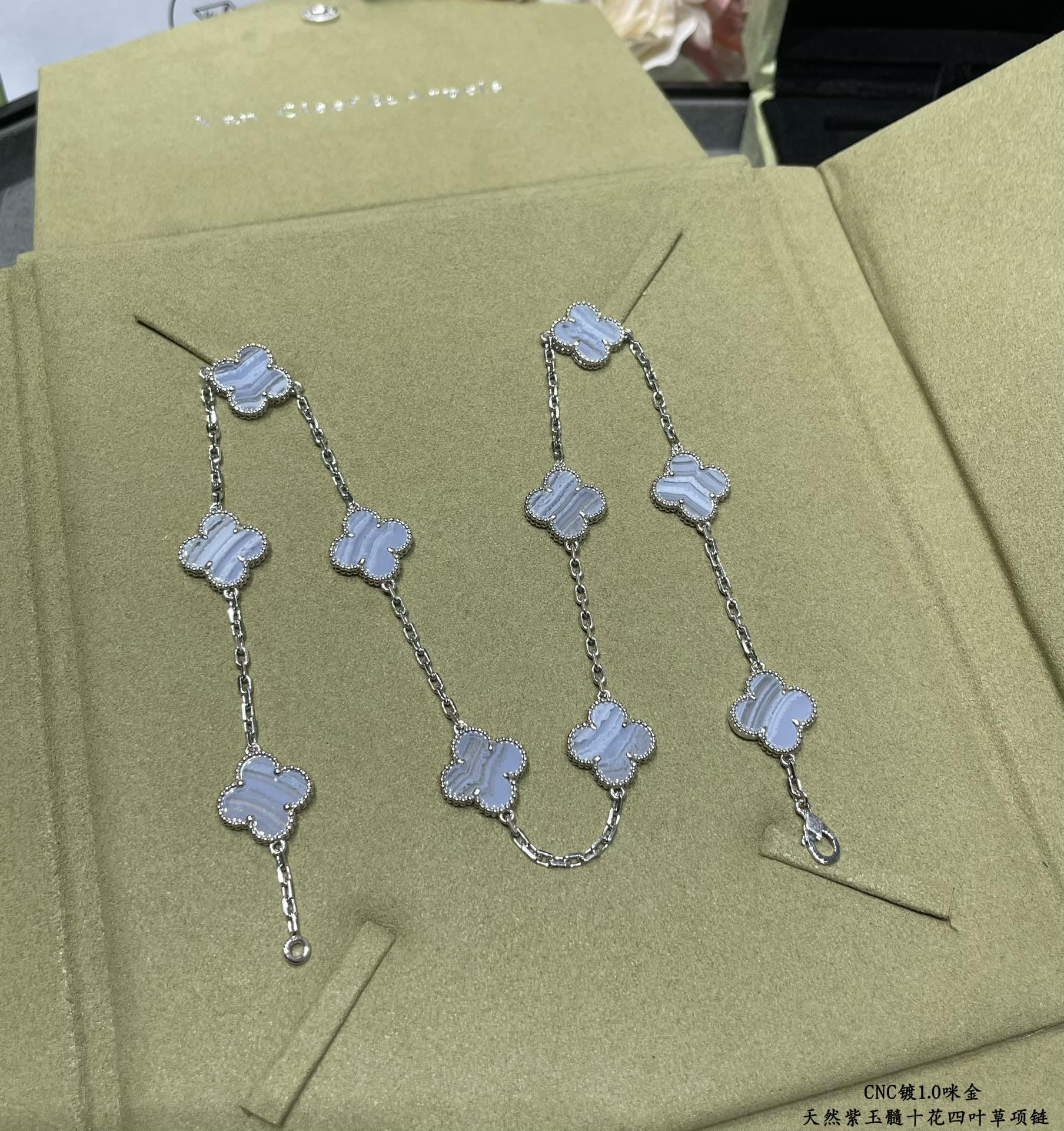 Van Cleef & Arpels Natural purple chalcedony ten-flower four-leaf clover Necklace