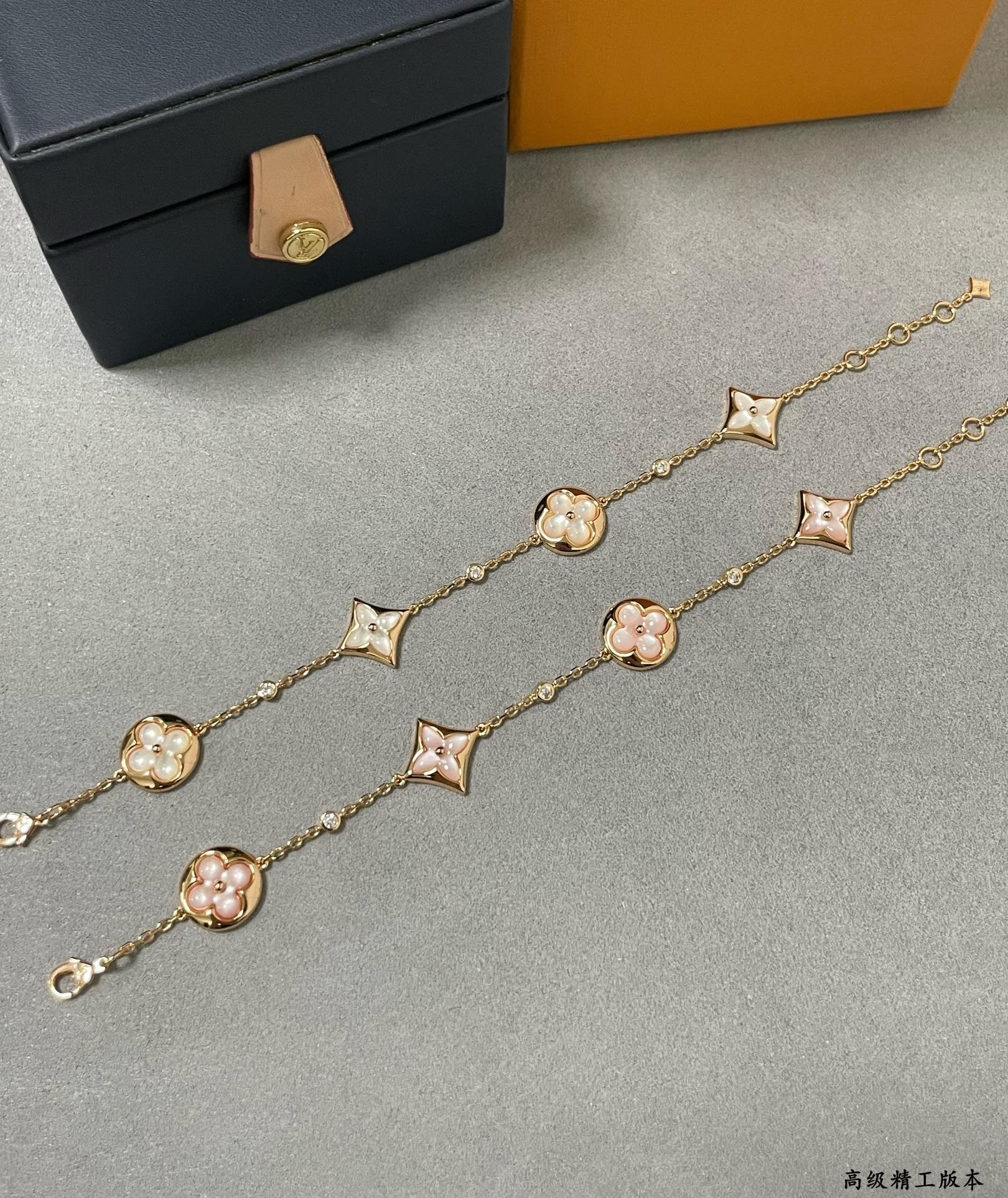 Louis Vuitton Four-Flower High-End Mother-of-Pearl Bracelet