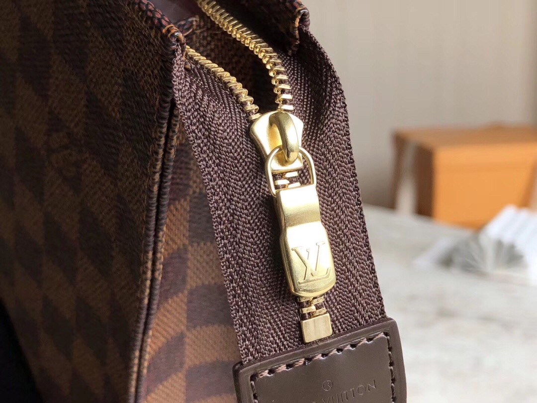 LOUIS VUITTON LV TOILETRY POUCH 26 N47542