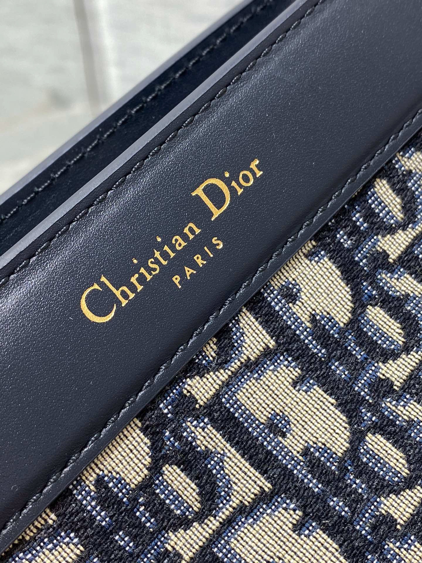 CHRISTIAN DIOR SMALL DIOR KEY BAG 8.5x5x4.5 in