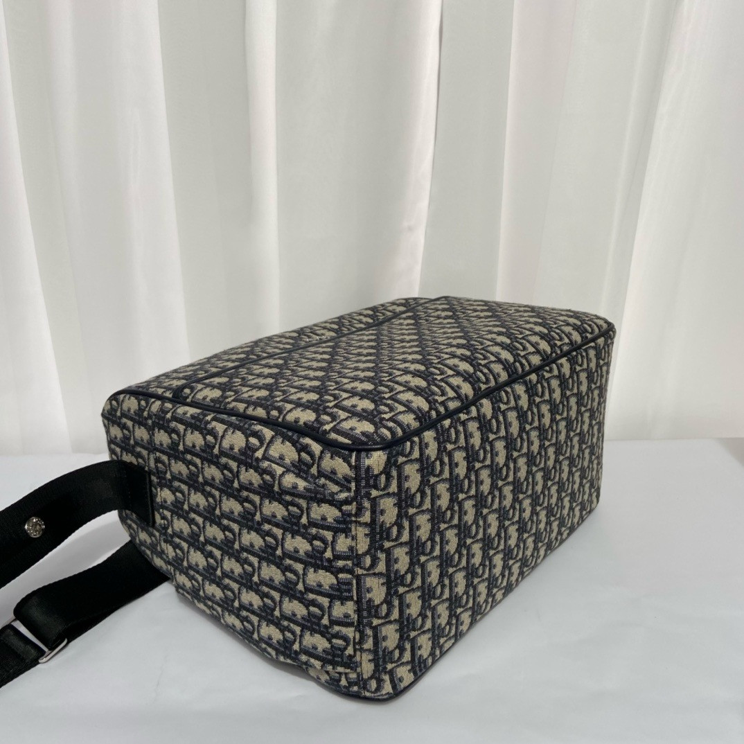 DIOR Changing Bag 38 x 28 x 16 cm