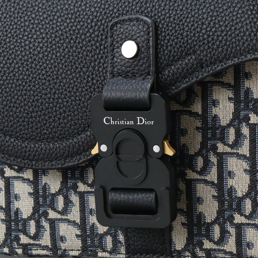 Dior Saddle Messenger Bag with Flap 23 x18 x6cm