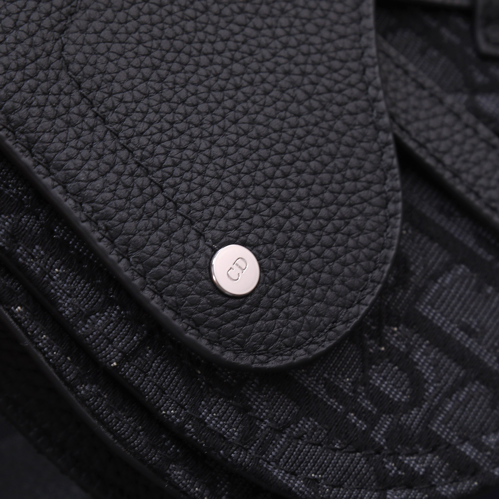 Dior Saddle Messenger Bag with Flap 23 x18 x6cm