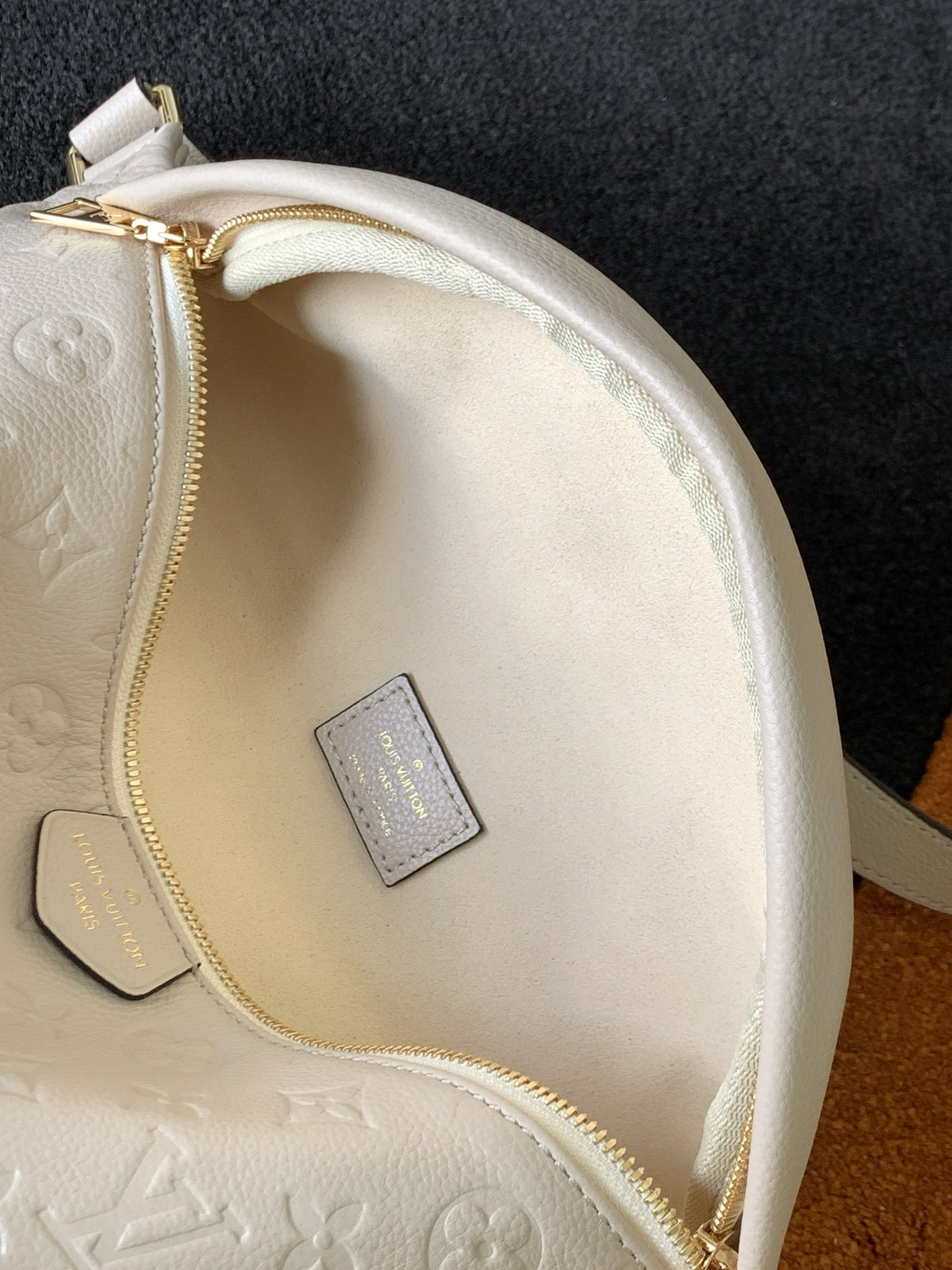 Louis Vuitton LV Bumbag Monogram Empreinte Creme M44836 37 x14 x20CM