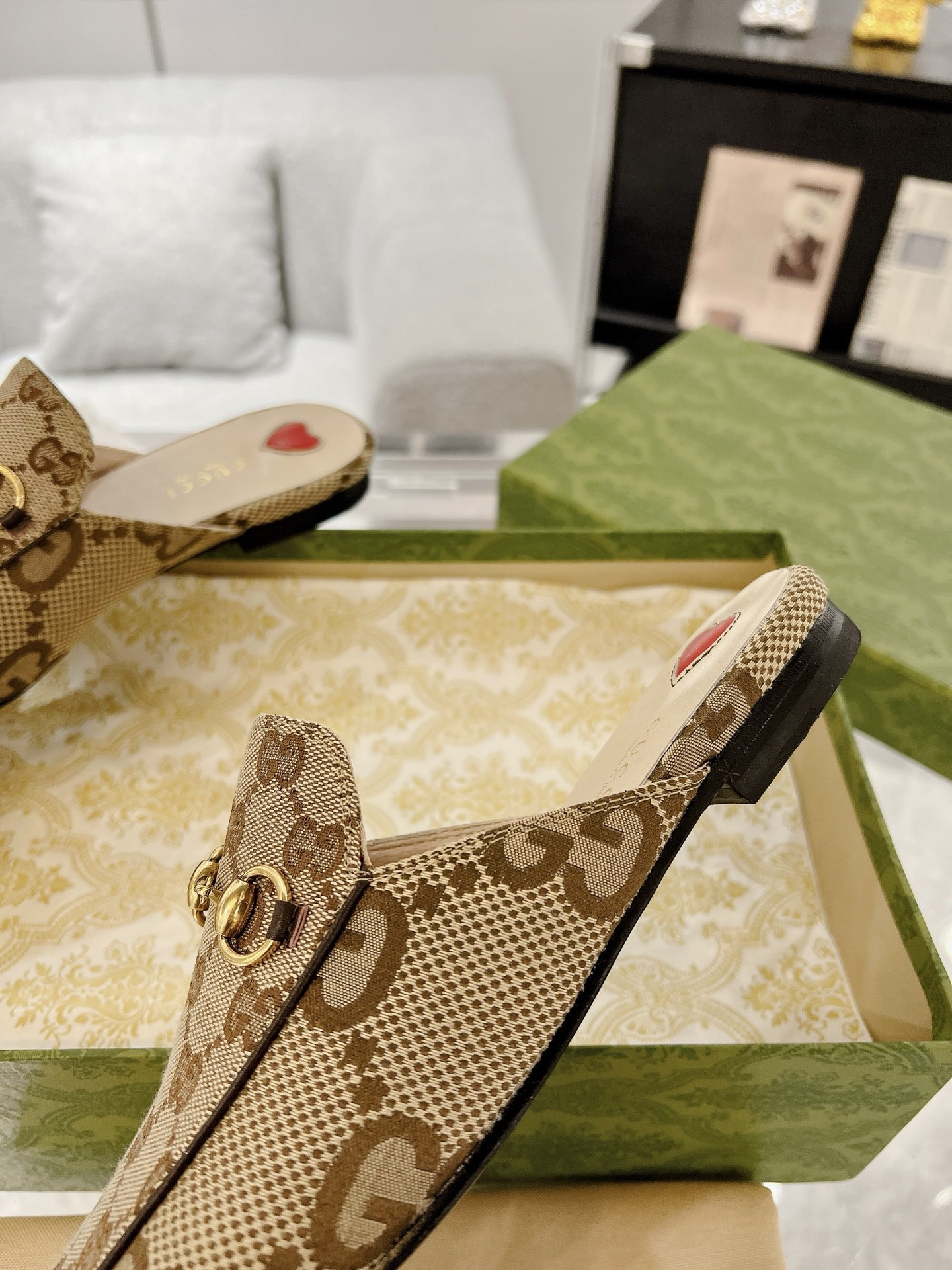 UA GUCCI PRINCETOWN SLIPPER