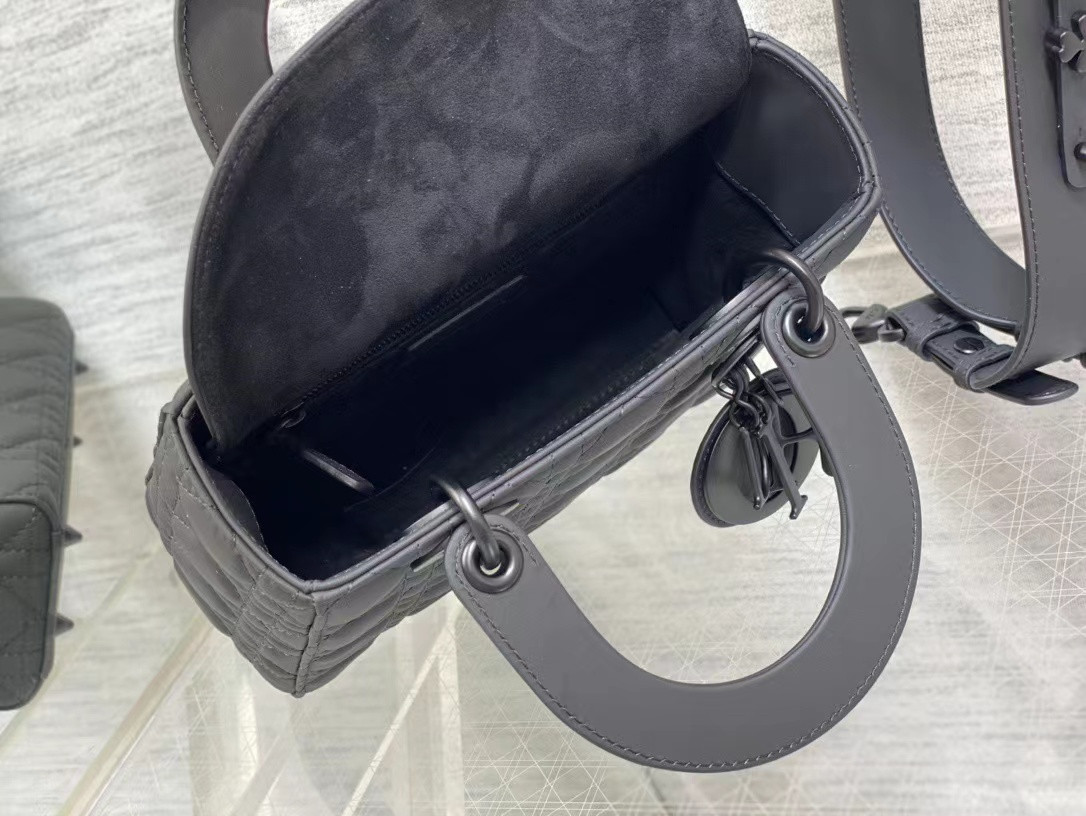 Small Lady Dior Bag 20 x 17 x 8 cm