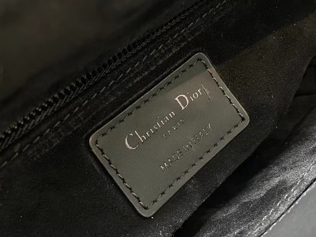 Small Lady Dior Bag 20 x 17 x 8 cm