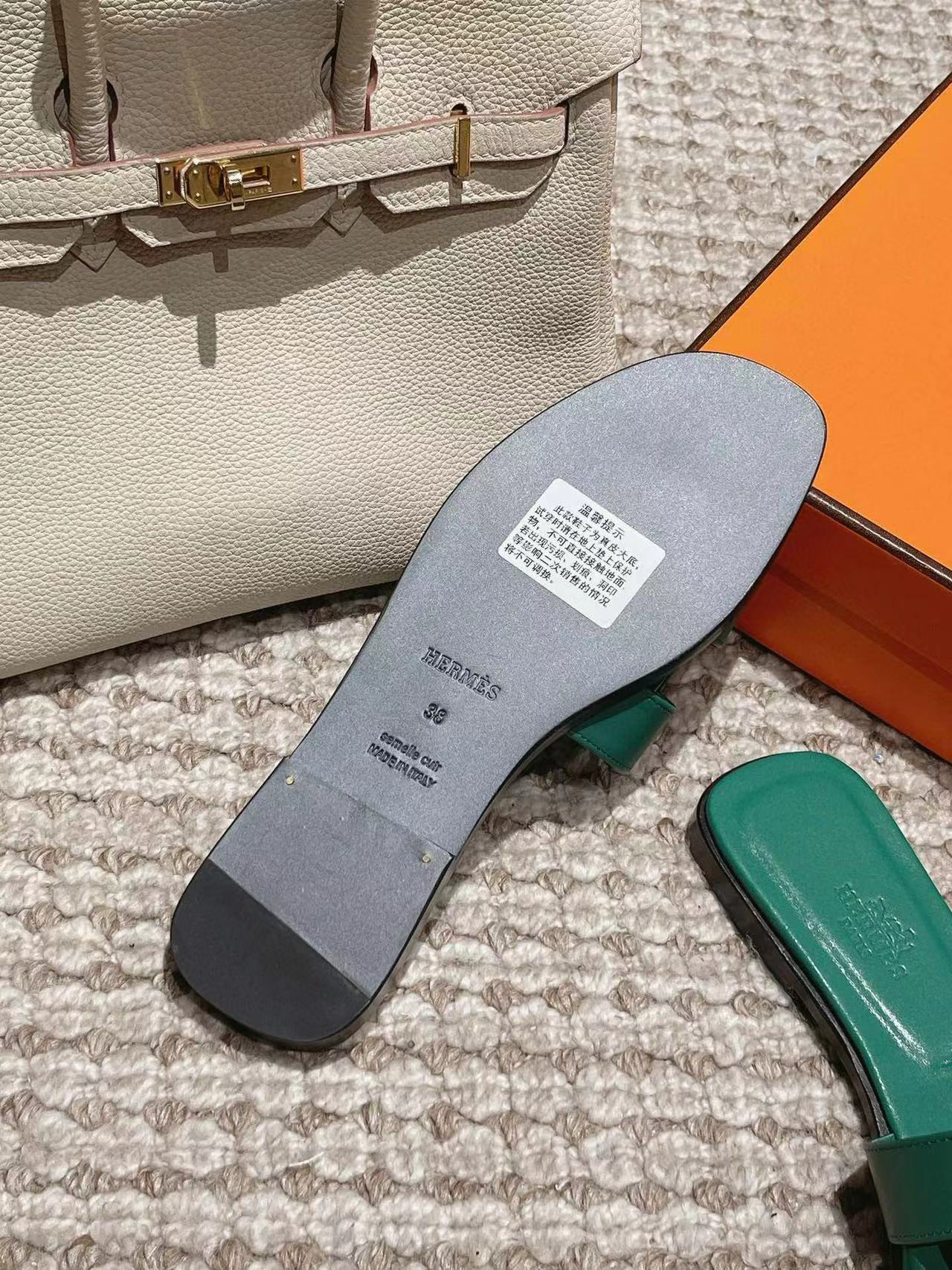 UA Hermès Oran sandal