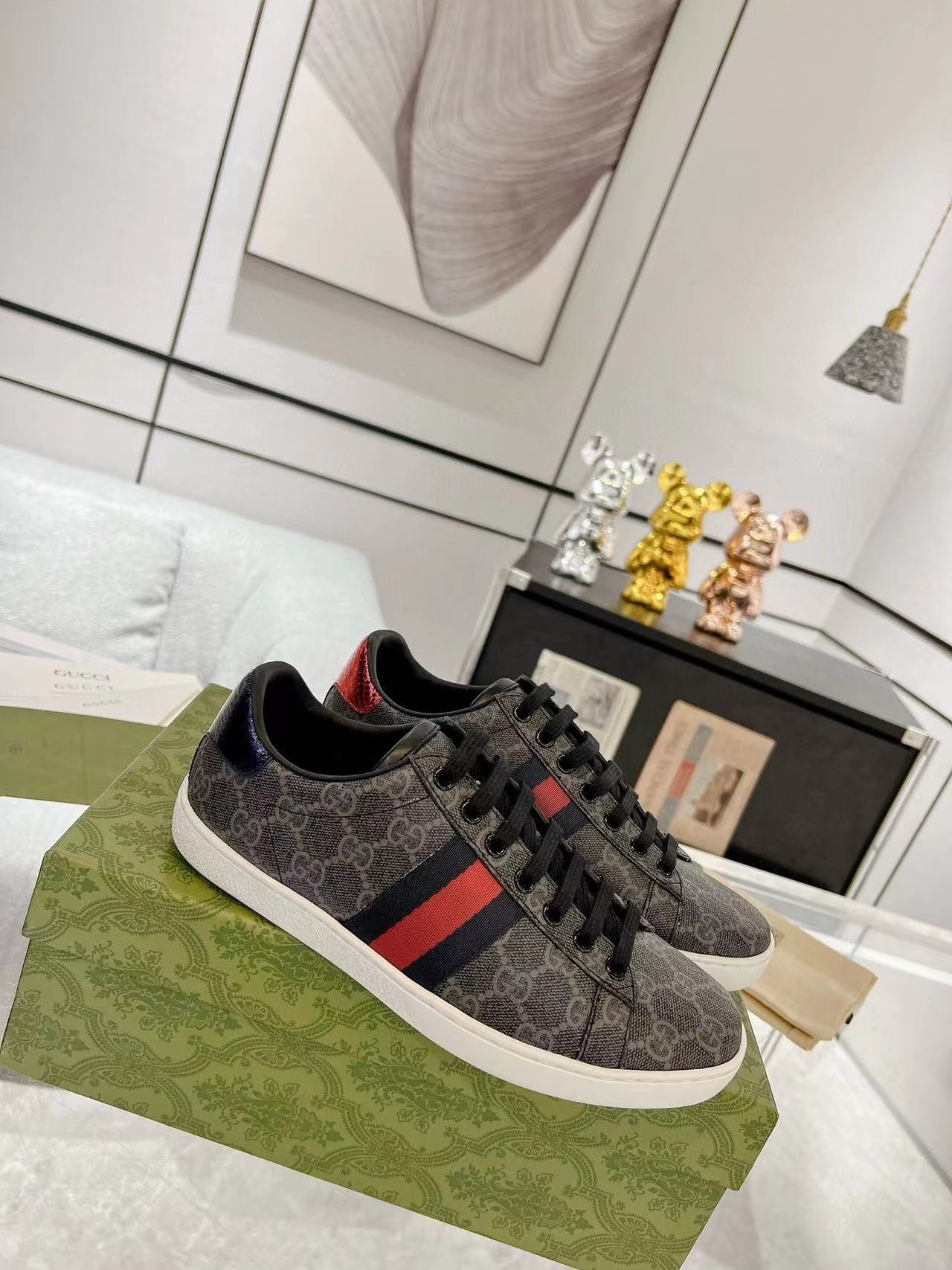 UA GUCCI Sneaker With Web