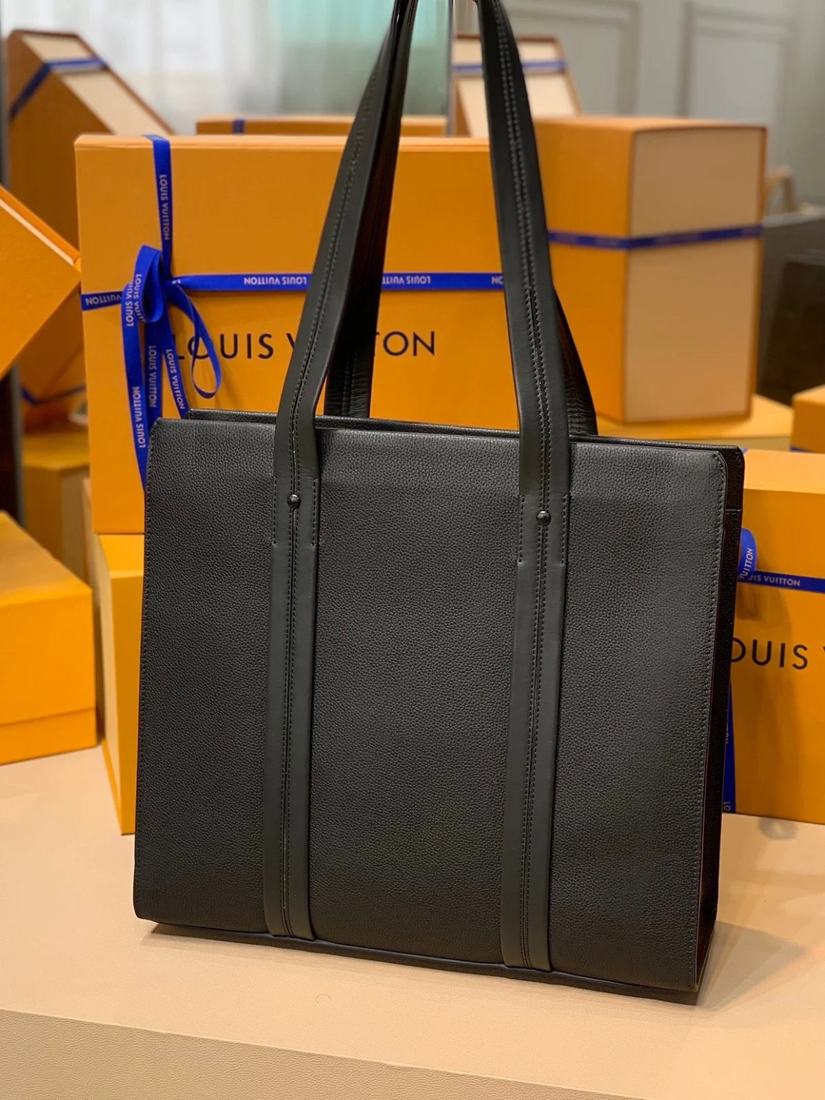 LV TOTE M57308