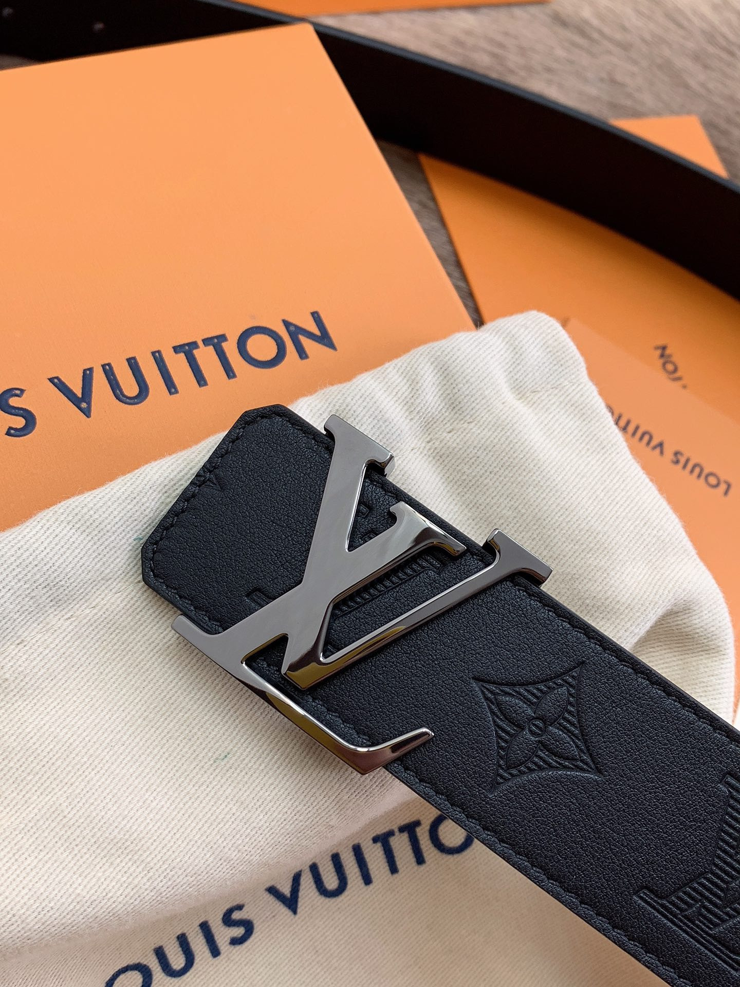 LV LOUIS VUITTON 40MM BELT