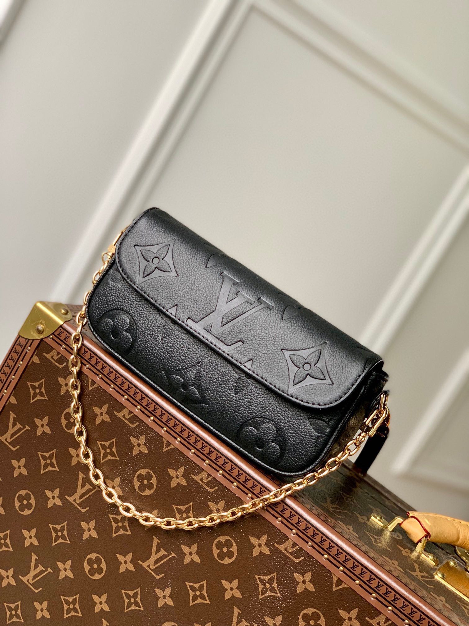 LOUIS VUITTON Wallet on Chain Ivy M82210